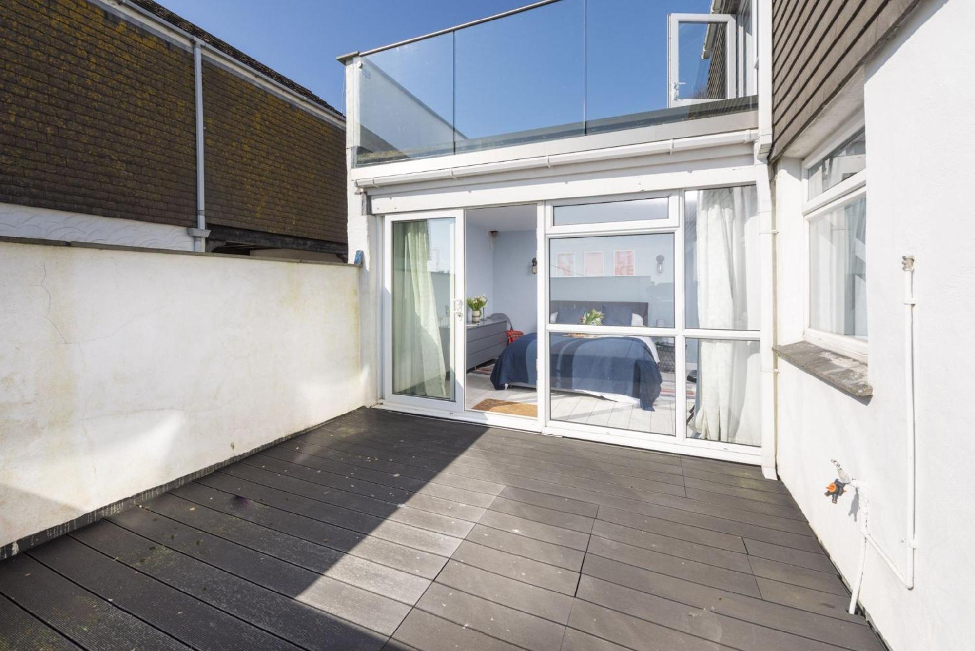 Mousehole View - Pet Friendly - Sea Views - Free Parking & WiFi view 5