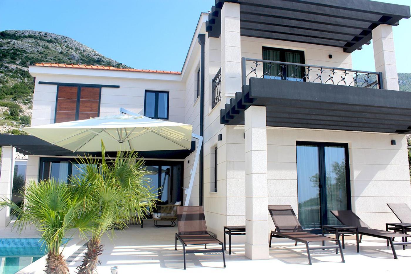 Luxury Villa Anna with private pool & Jet pool near Dubrovnik