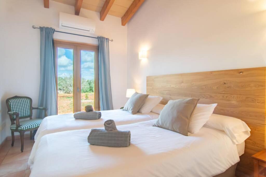 Traditional house Casa Binitaref with pool in Sineu view 4
