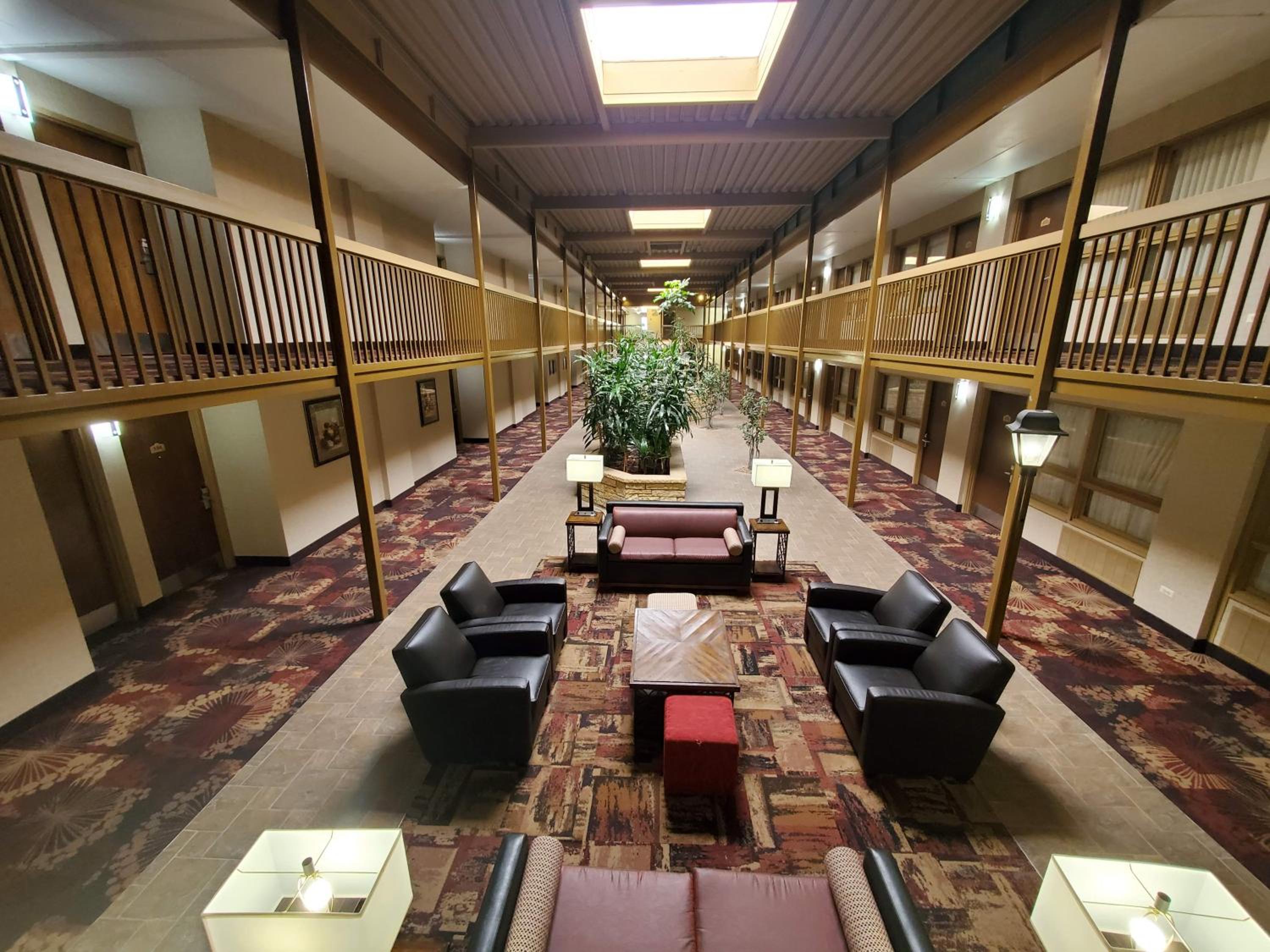 Watertown Vacations - Ramkota Hotel Watertown - Property Image 7