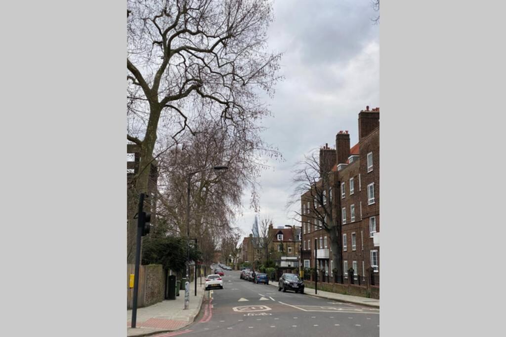 Two Bedroom Garden Flat in Zone 2 London
