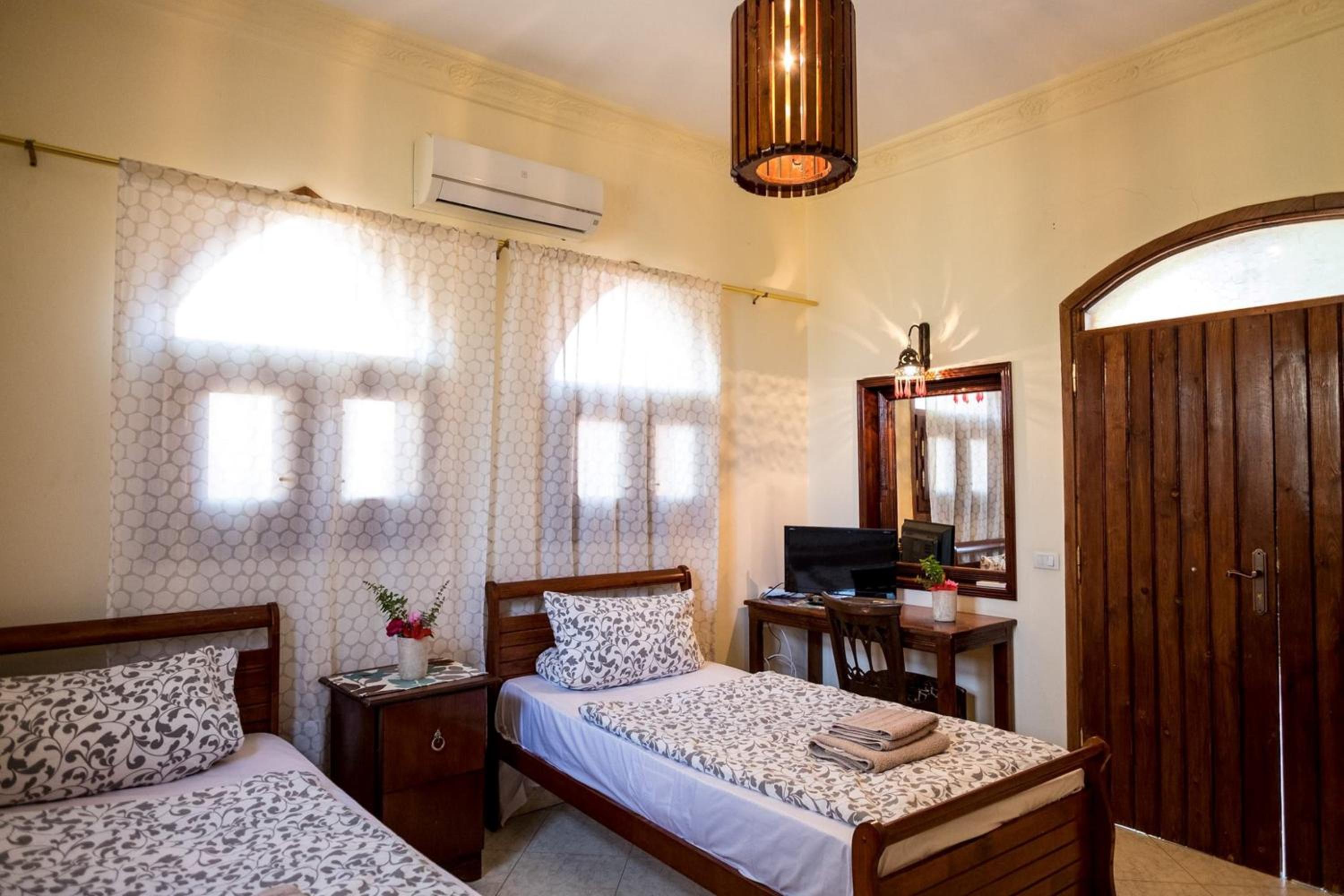 Nile Compound