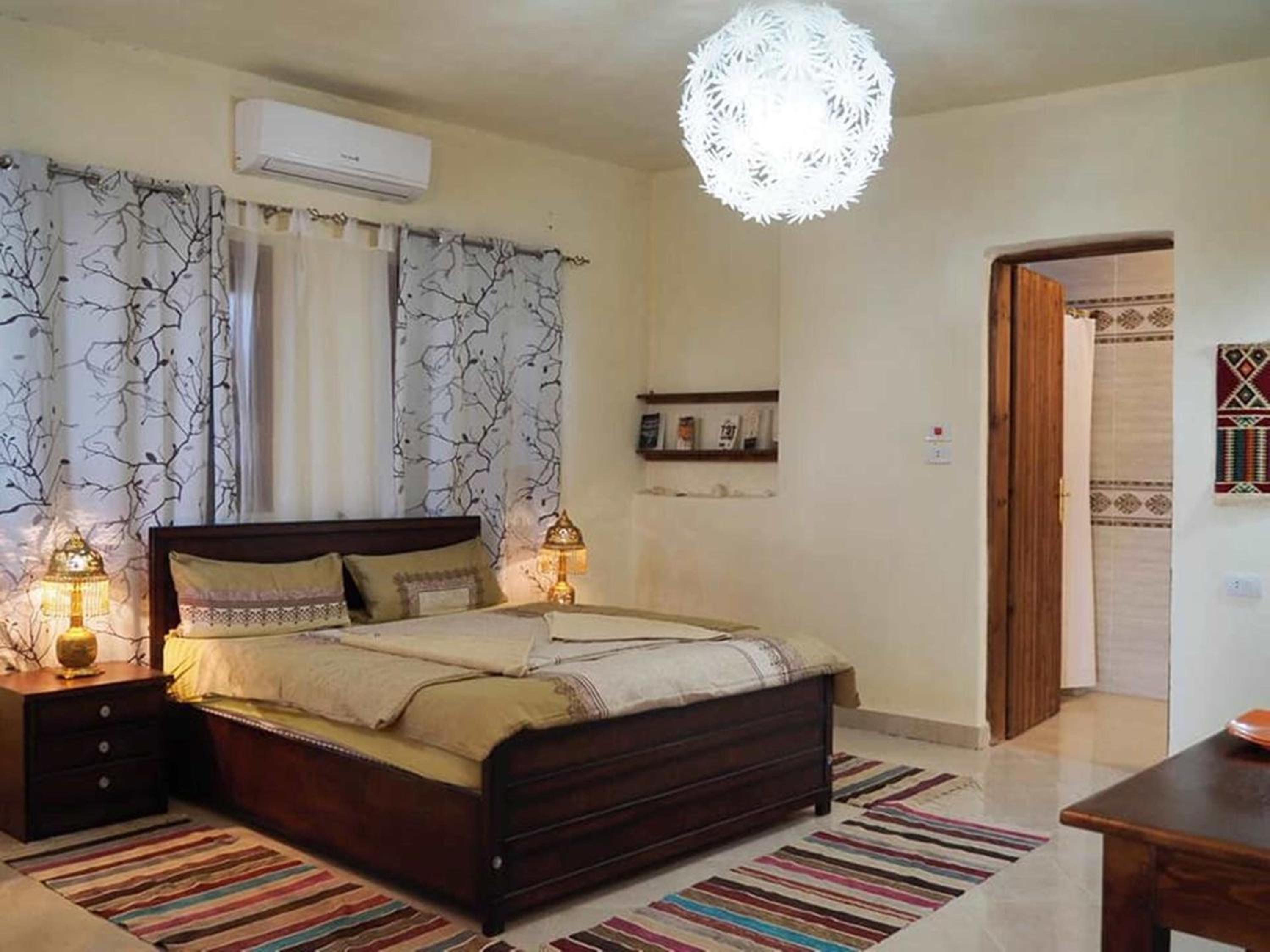Nile Compound