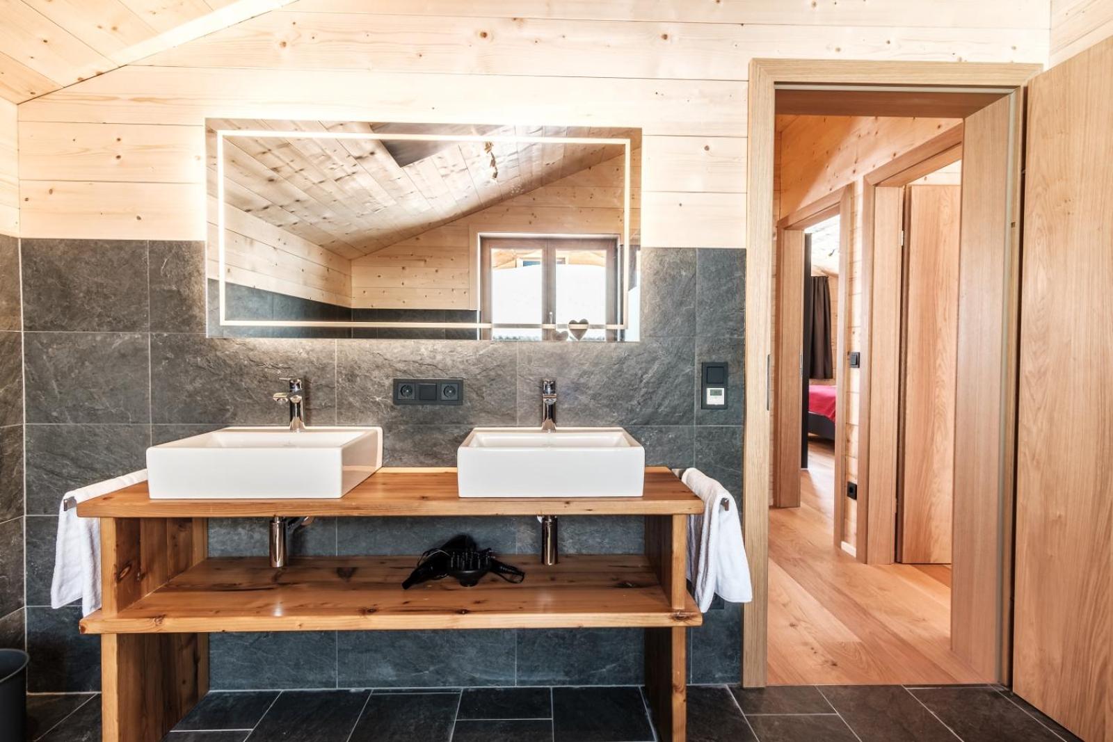 Heidi Chalets Falkertsee - Luxuschalet Bergwinter