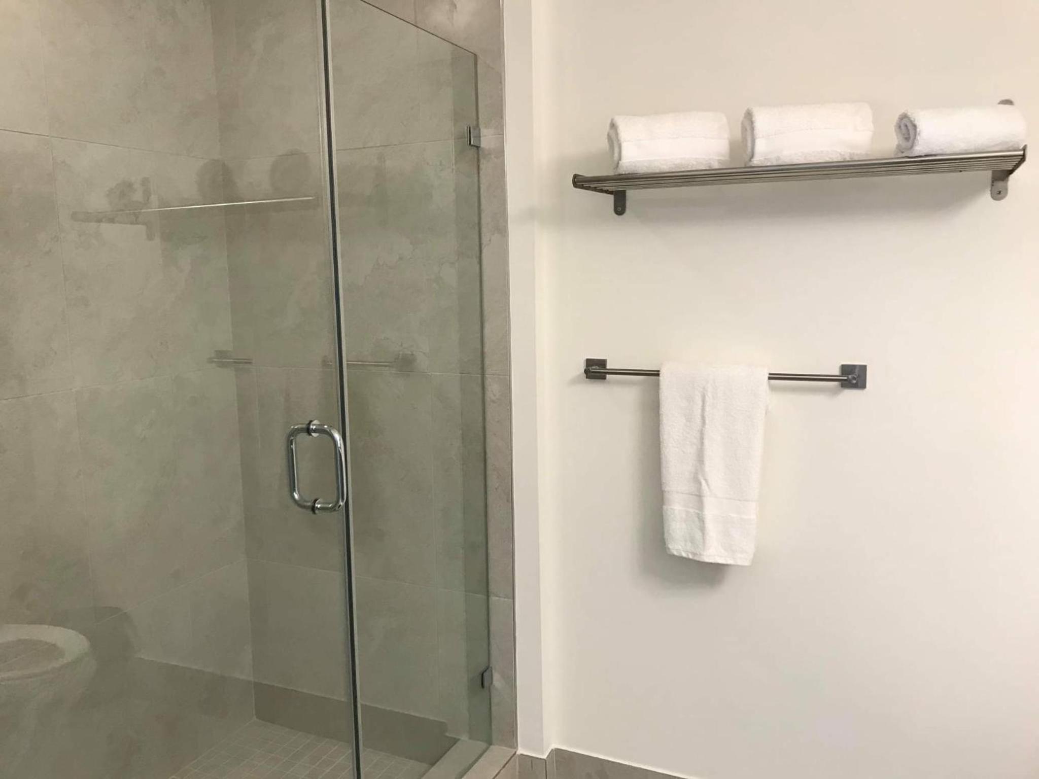 5350 Park inn Suite