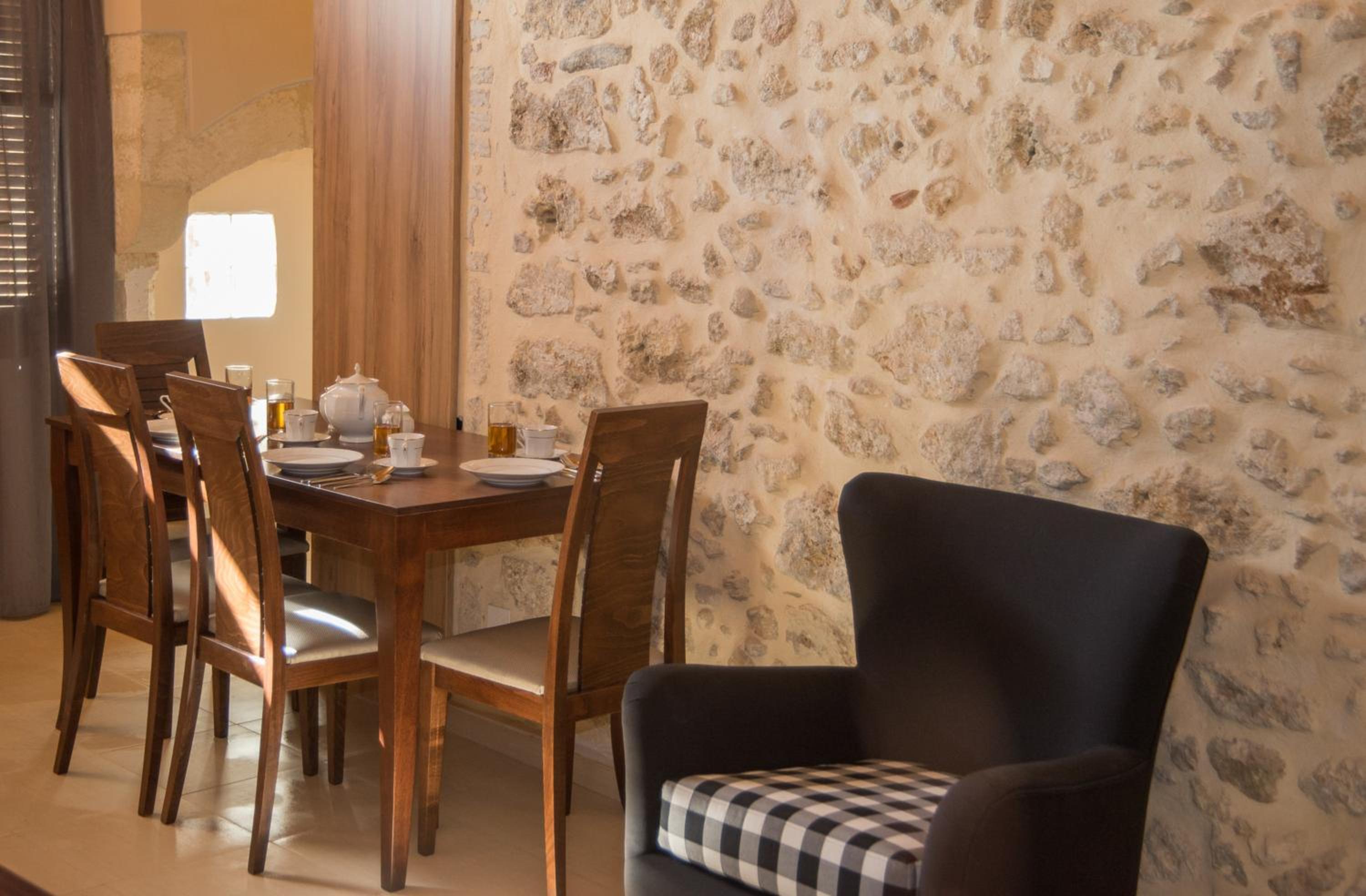 Porto Enetiko Suites