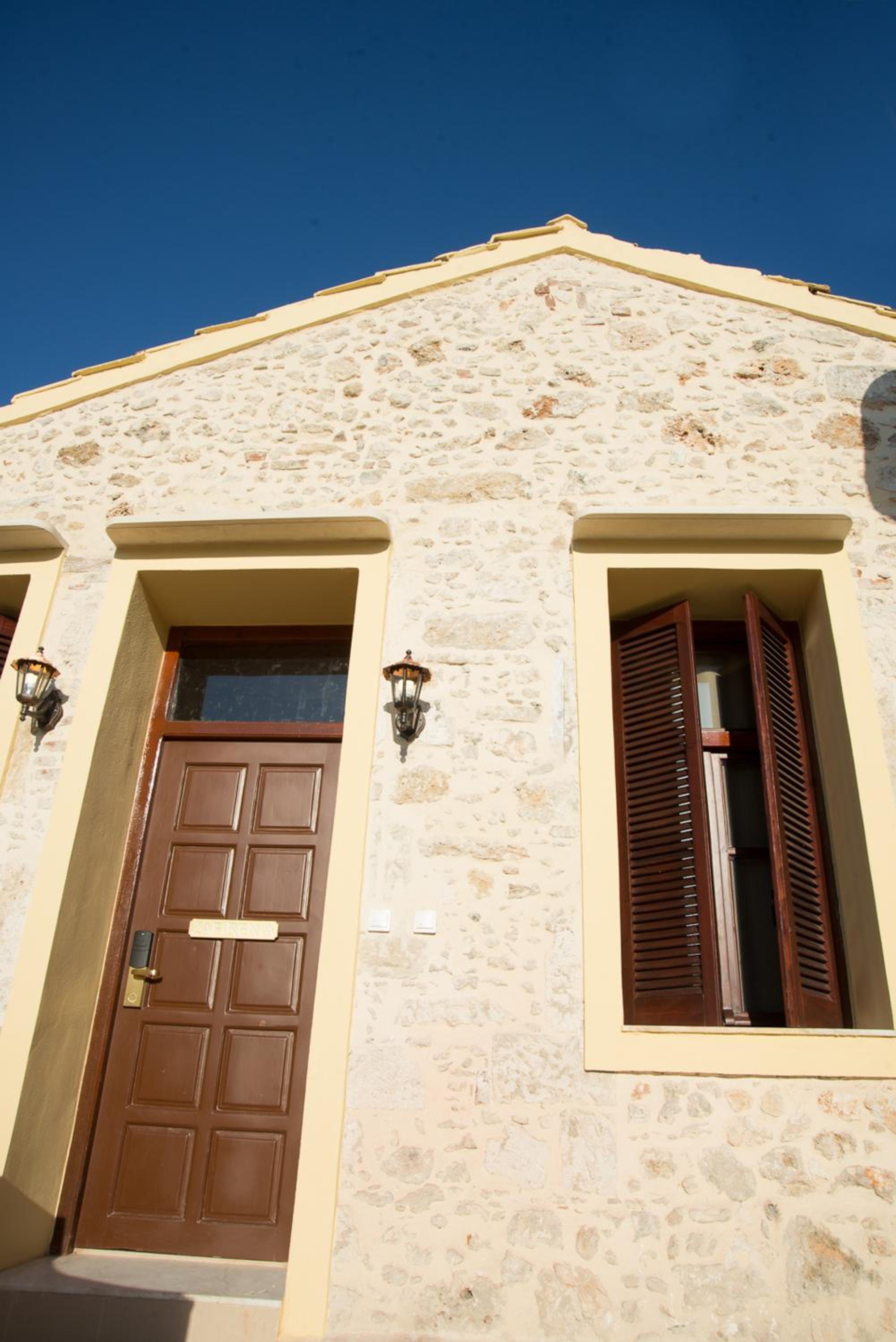Porto Enetiko Suites