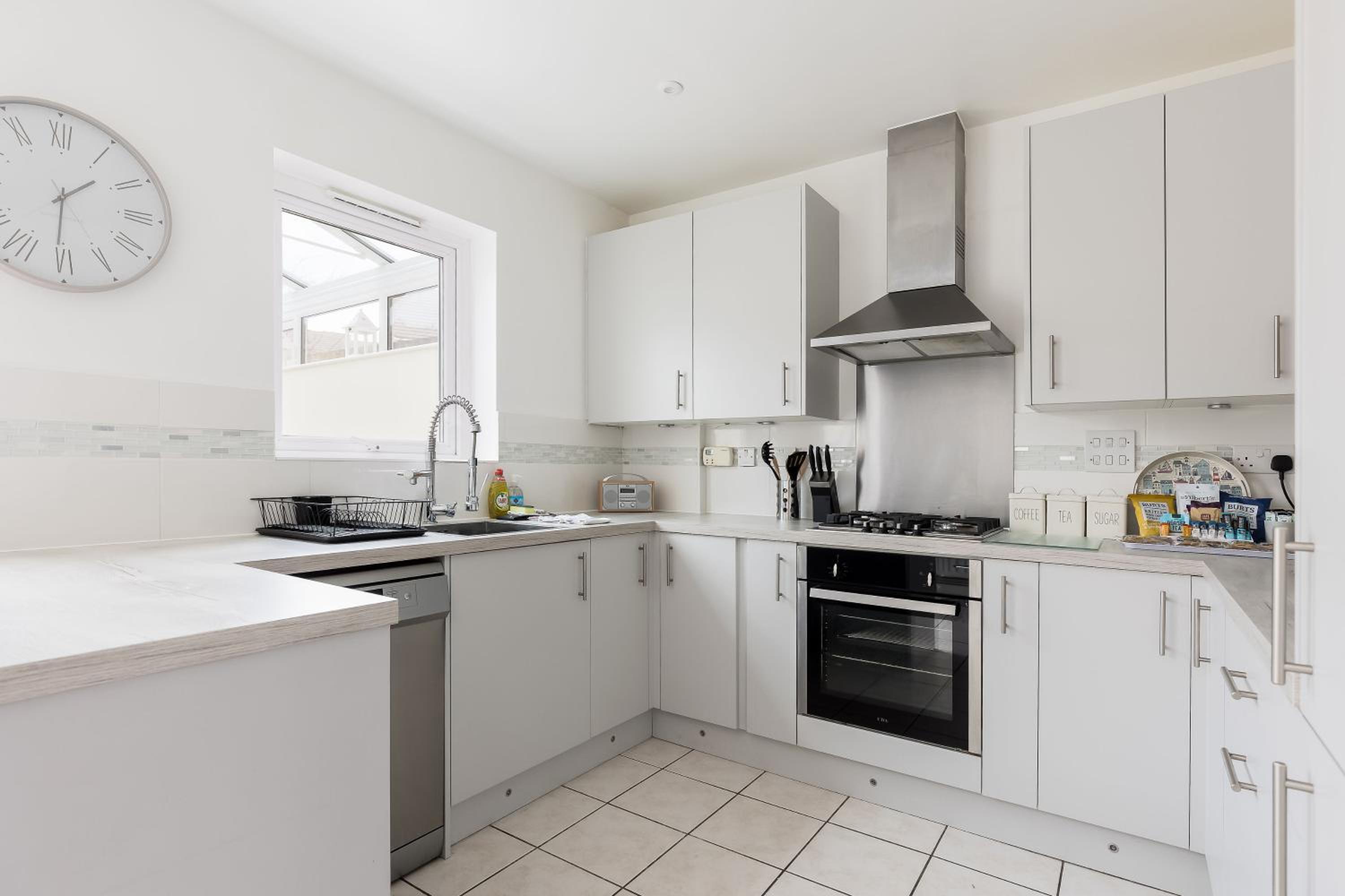Avalon - Walking Distance to Poole Quay and Town view 4
