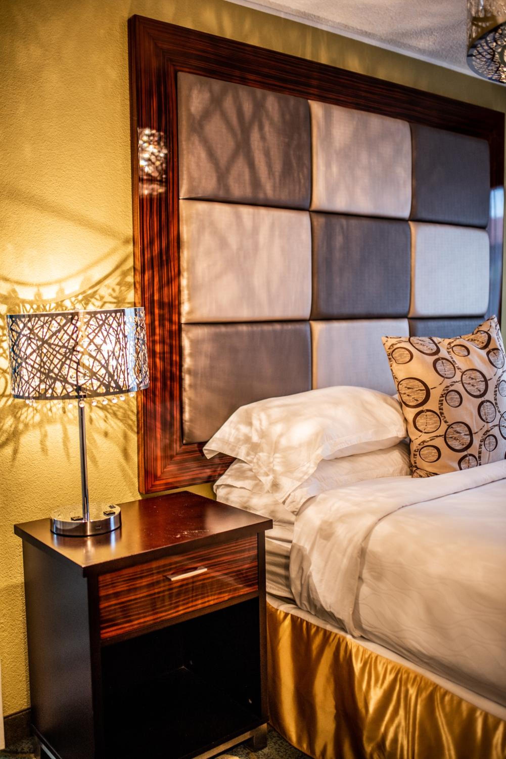 Gateway Inn and Suites