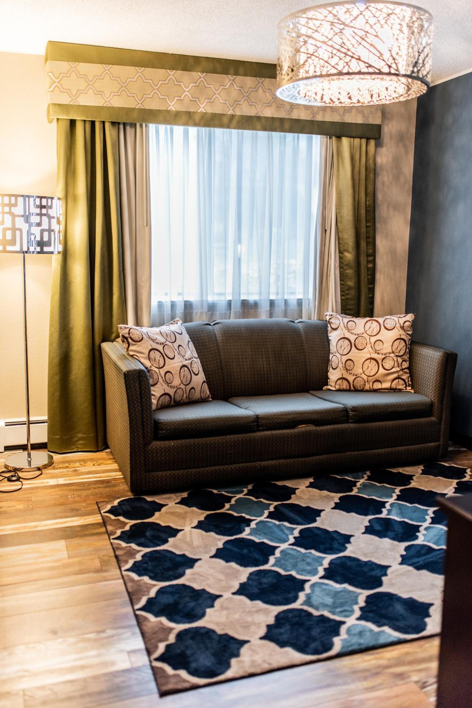 Gateway Inn and Suites