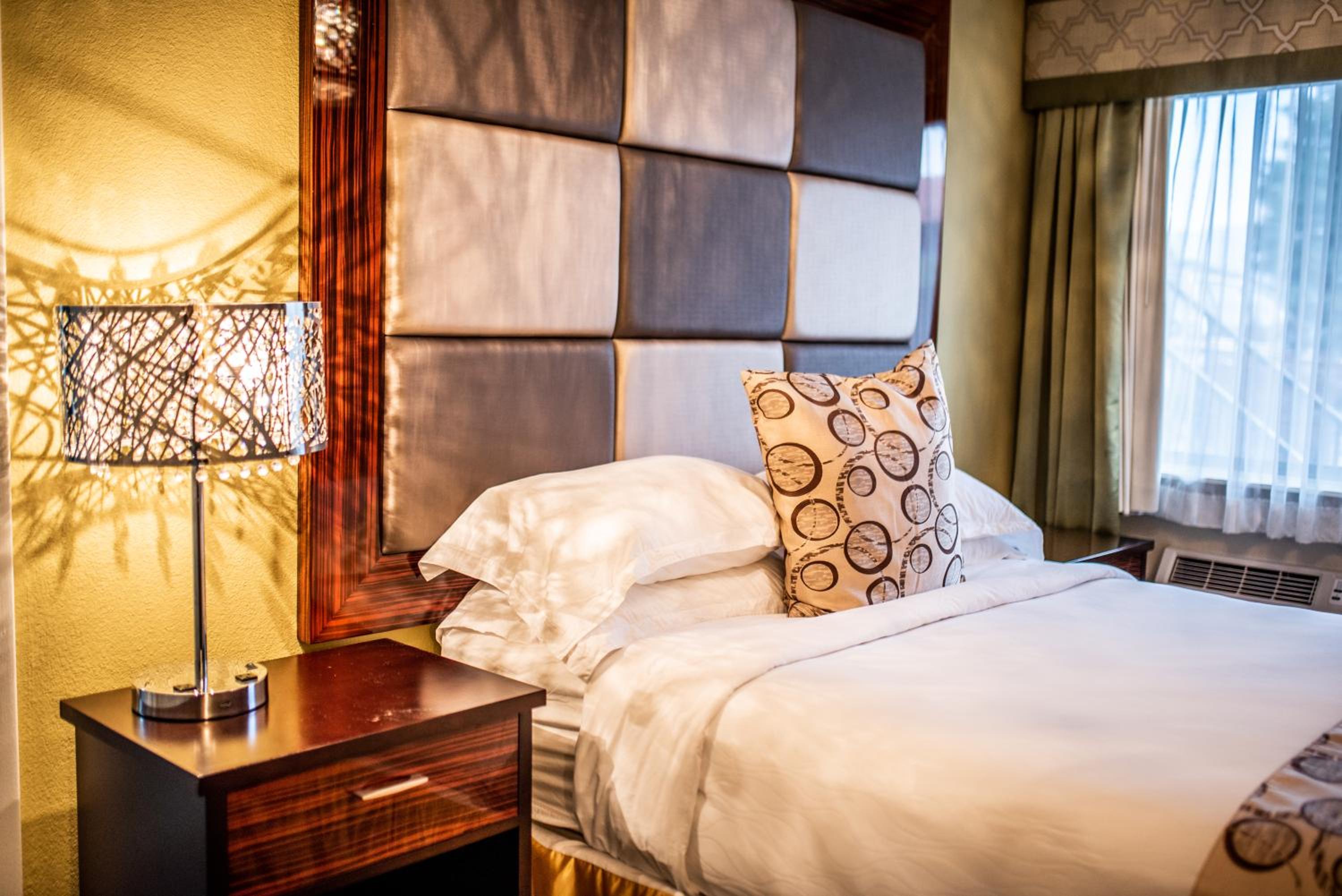 Gateway Inn and Suites