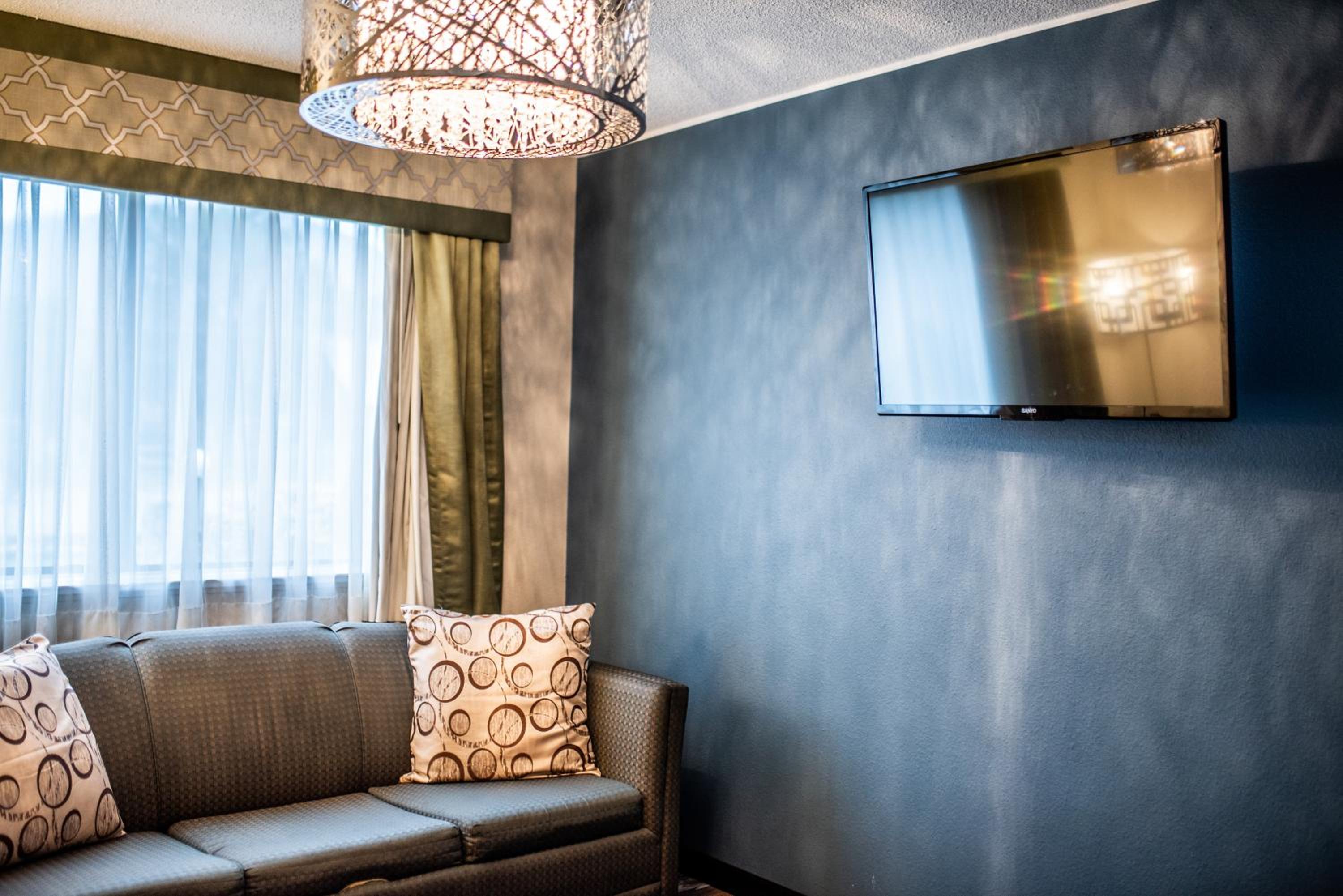Gateway Inn and Suites