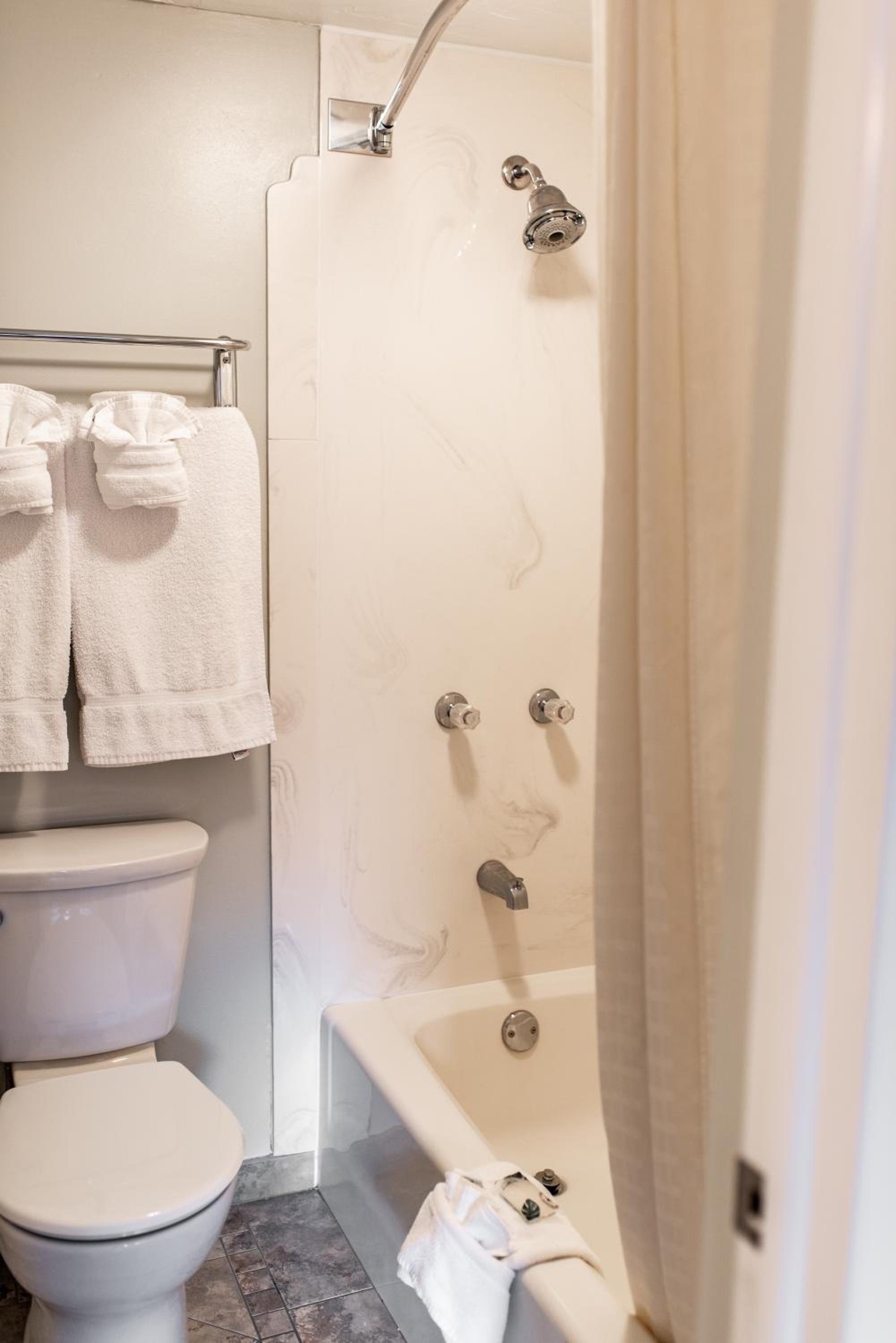 Gateway Inn and Suites