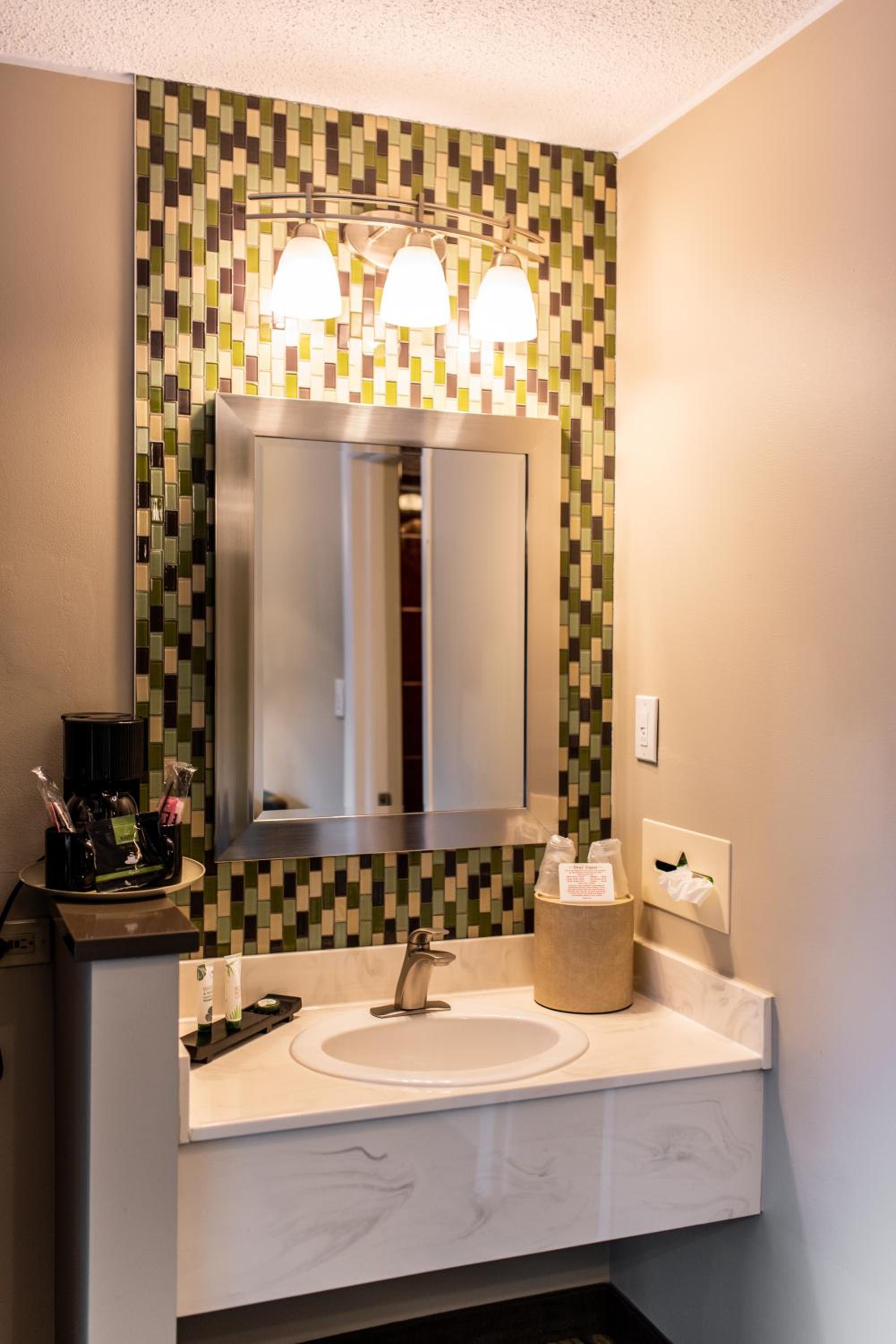 Gateway Inn and Suites