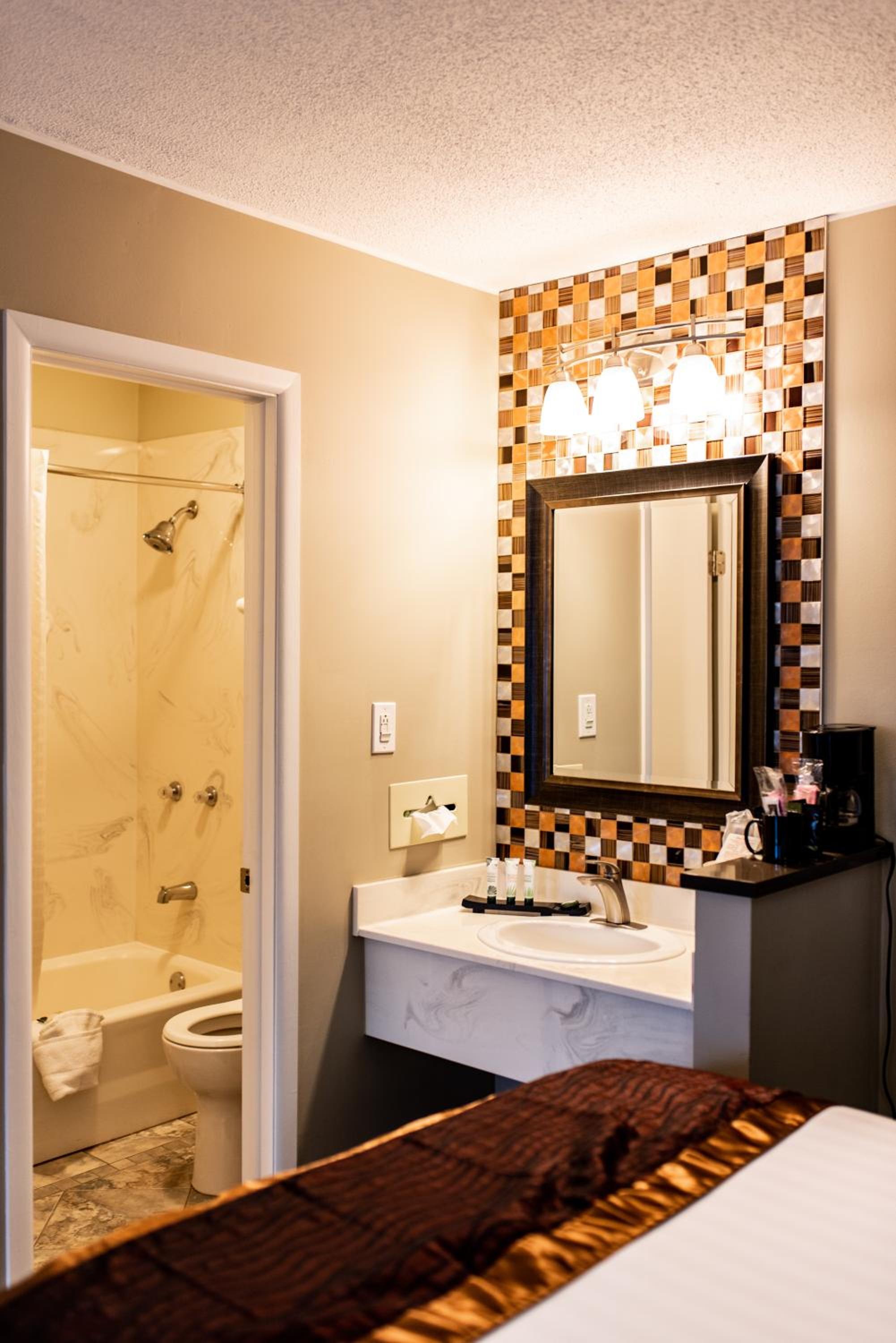 Gateway Inn and Suites