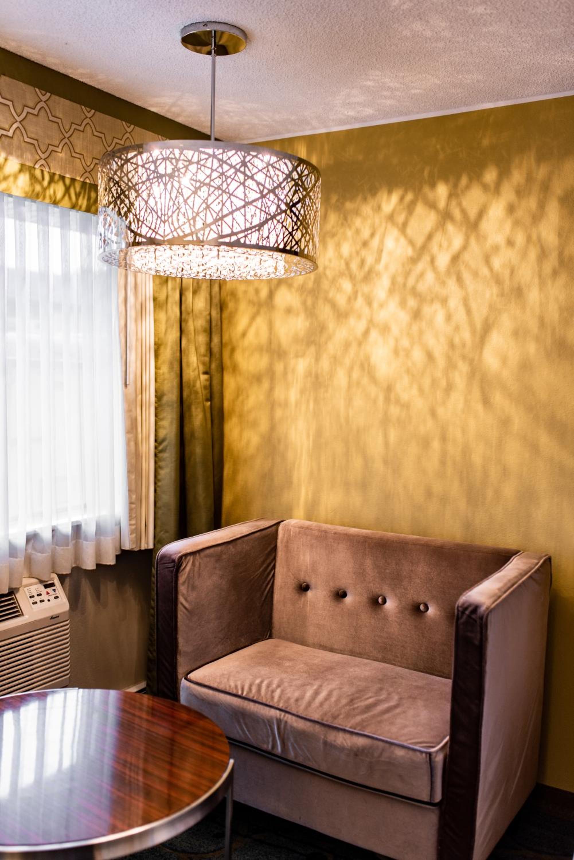 Gateway Inn and Suites