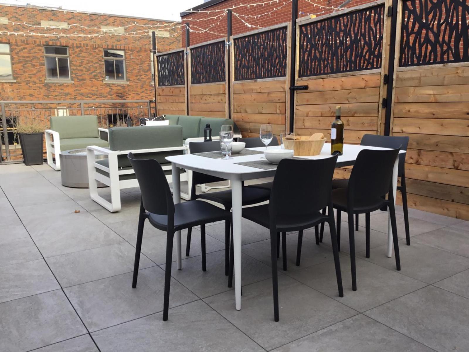 Plaza12 - StringLights, XL Terrace, restos & shops