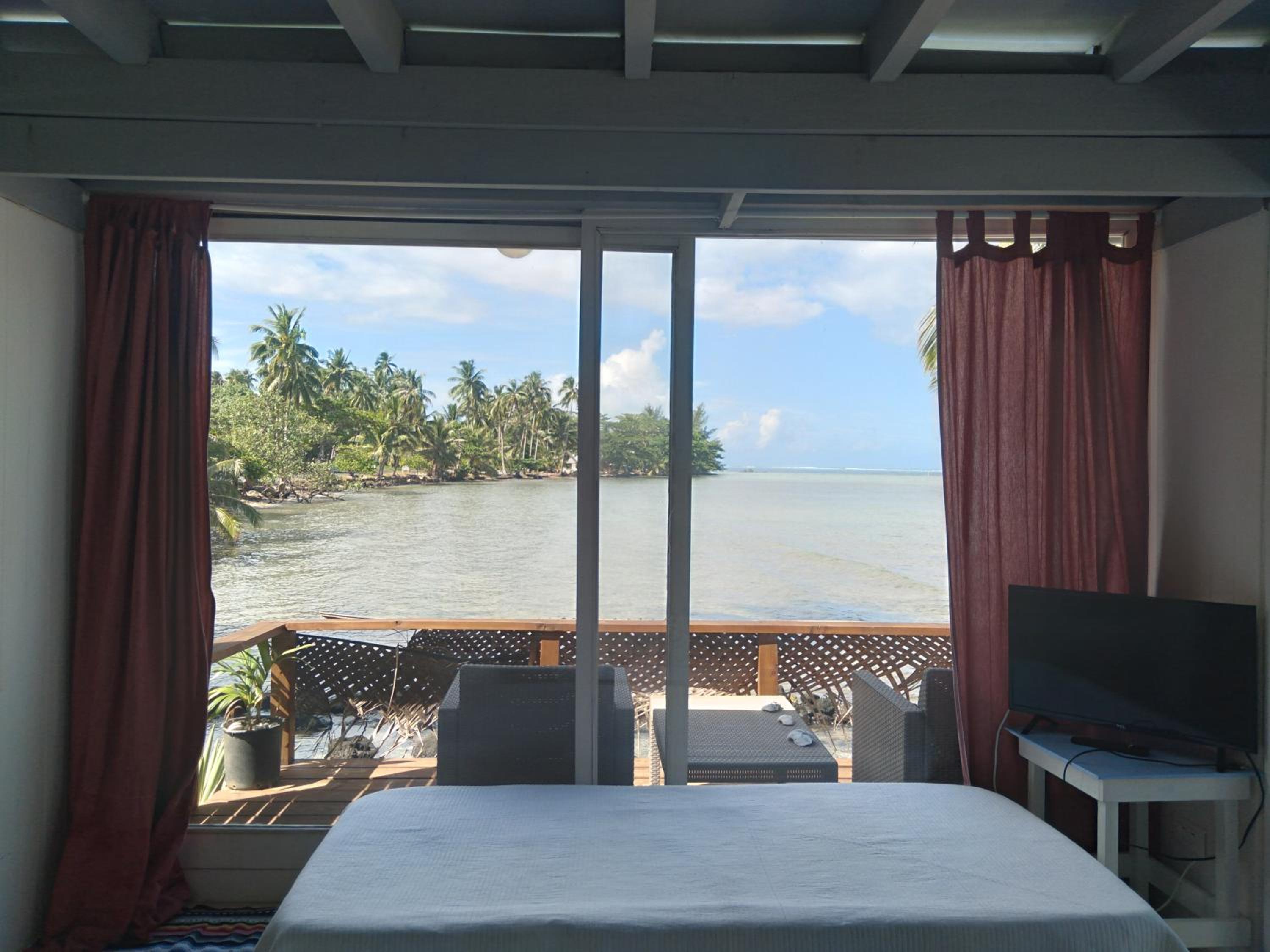 Bungalow les pieds ds l eau, La Maison Bleue