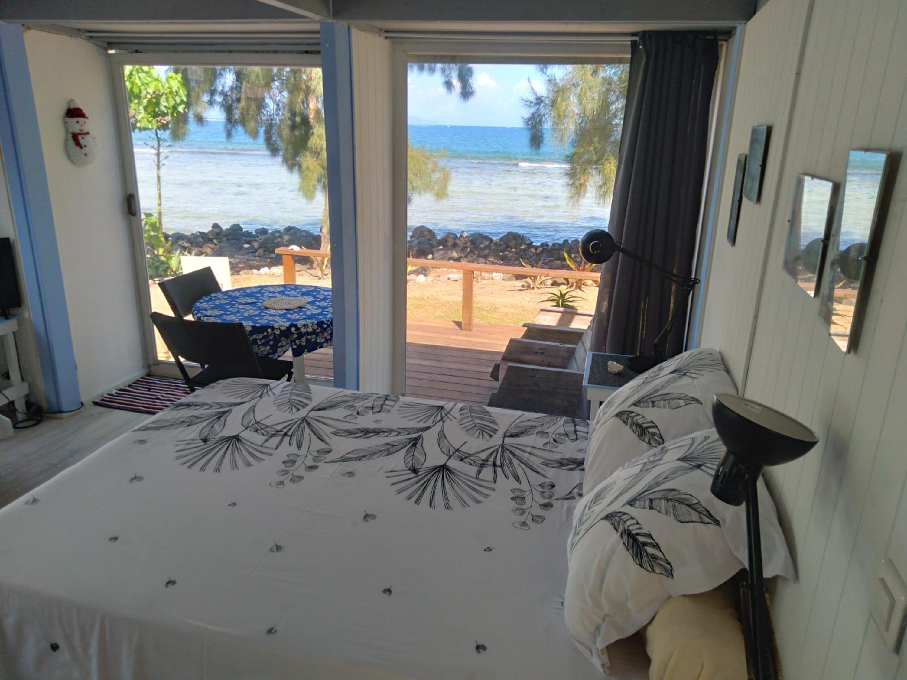Bungalow les pieds ds l eau, La Maison Bleue