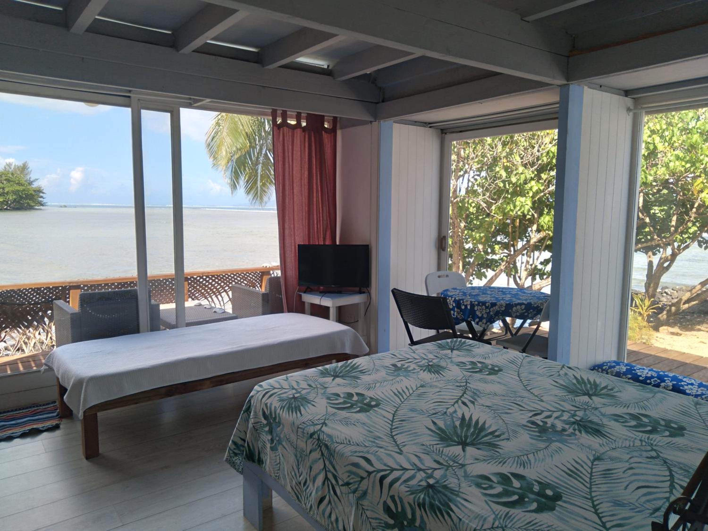 Bungalow les pieds ds l eau, La Maison Bleue