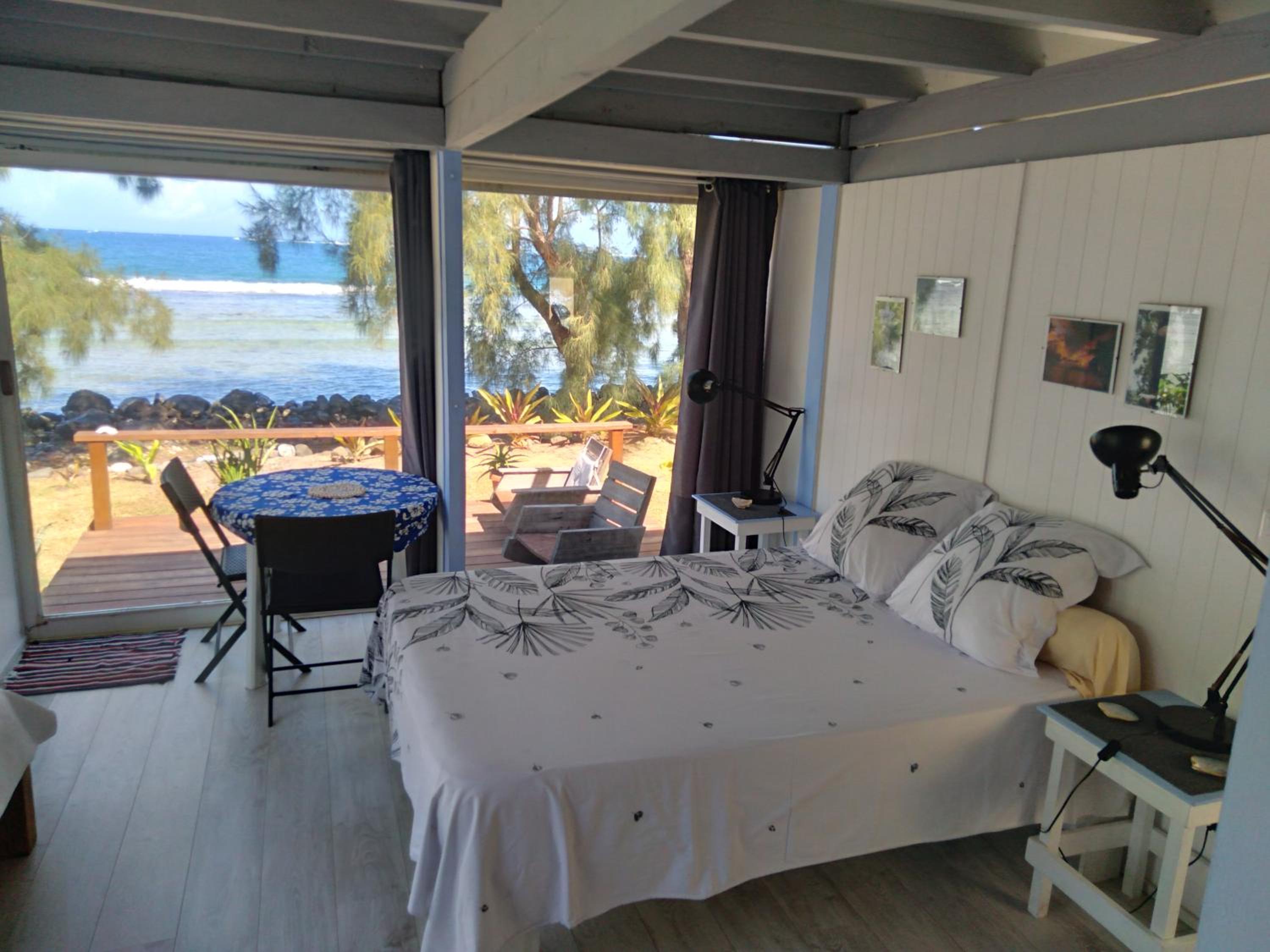 Bungalow les pieds ds l eau, La Maison Bleue