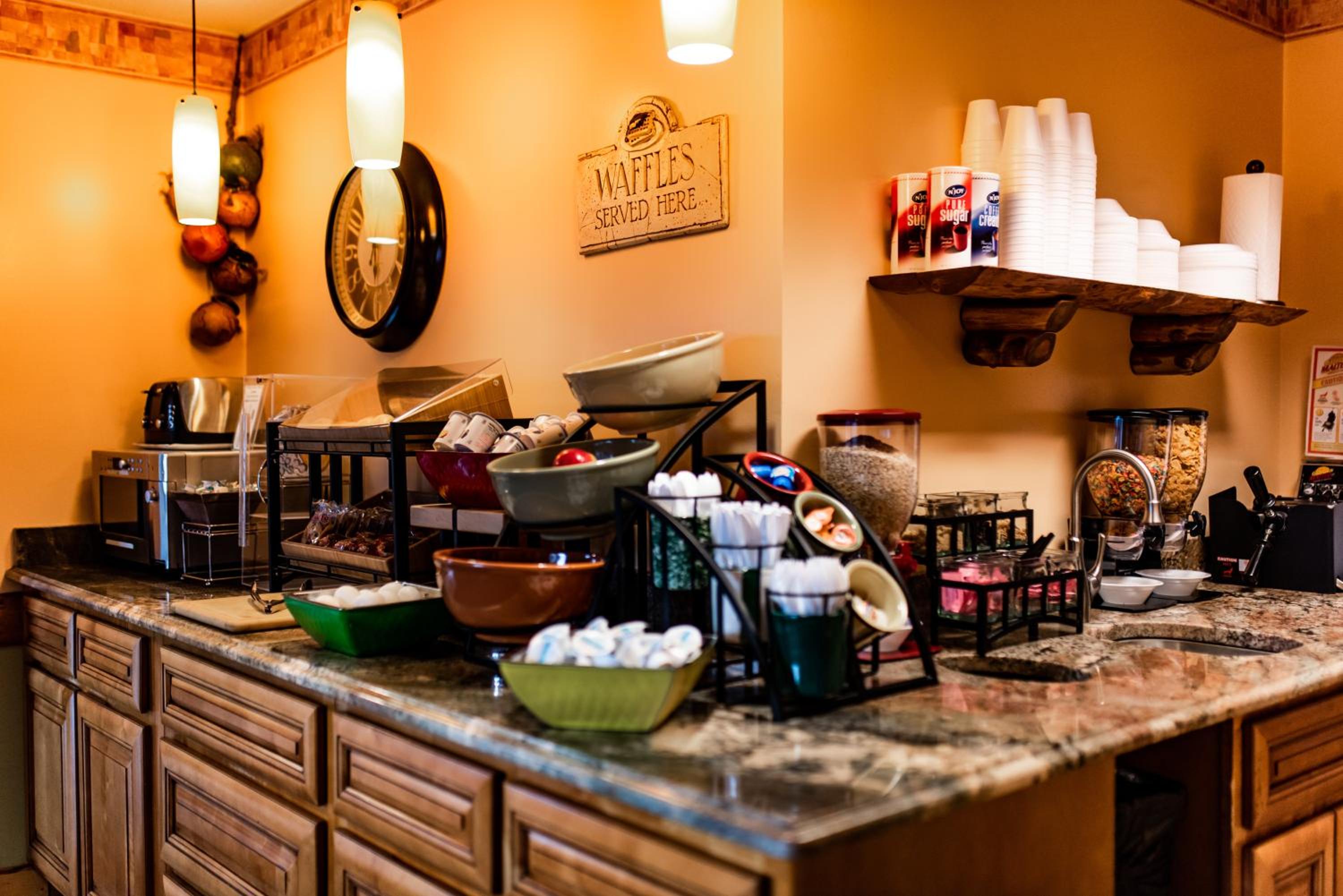 Gateway Inn and Suites