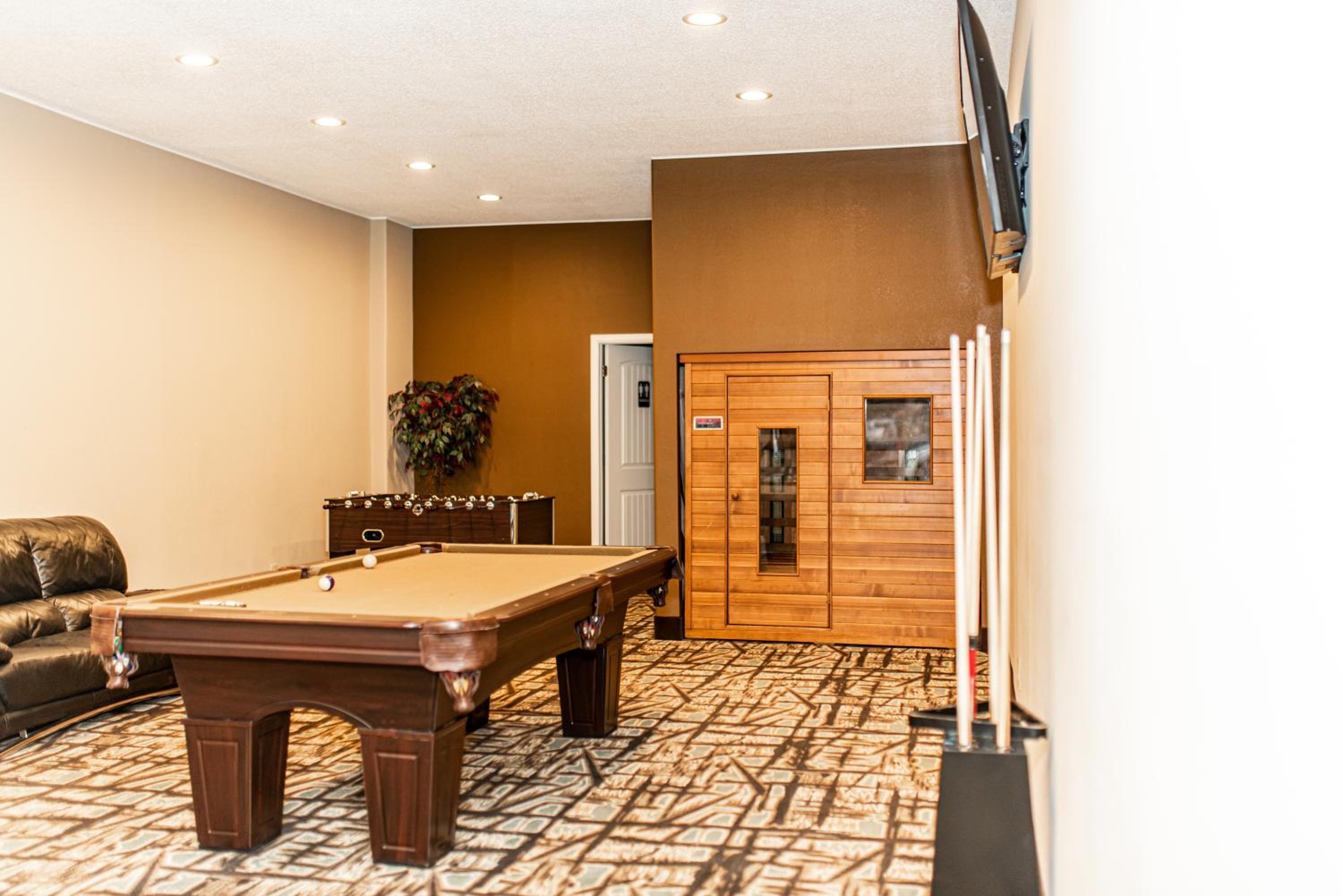 Gateway Inn and Suites
