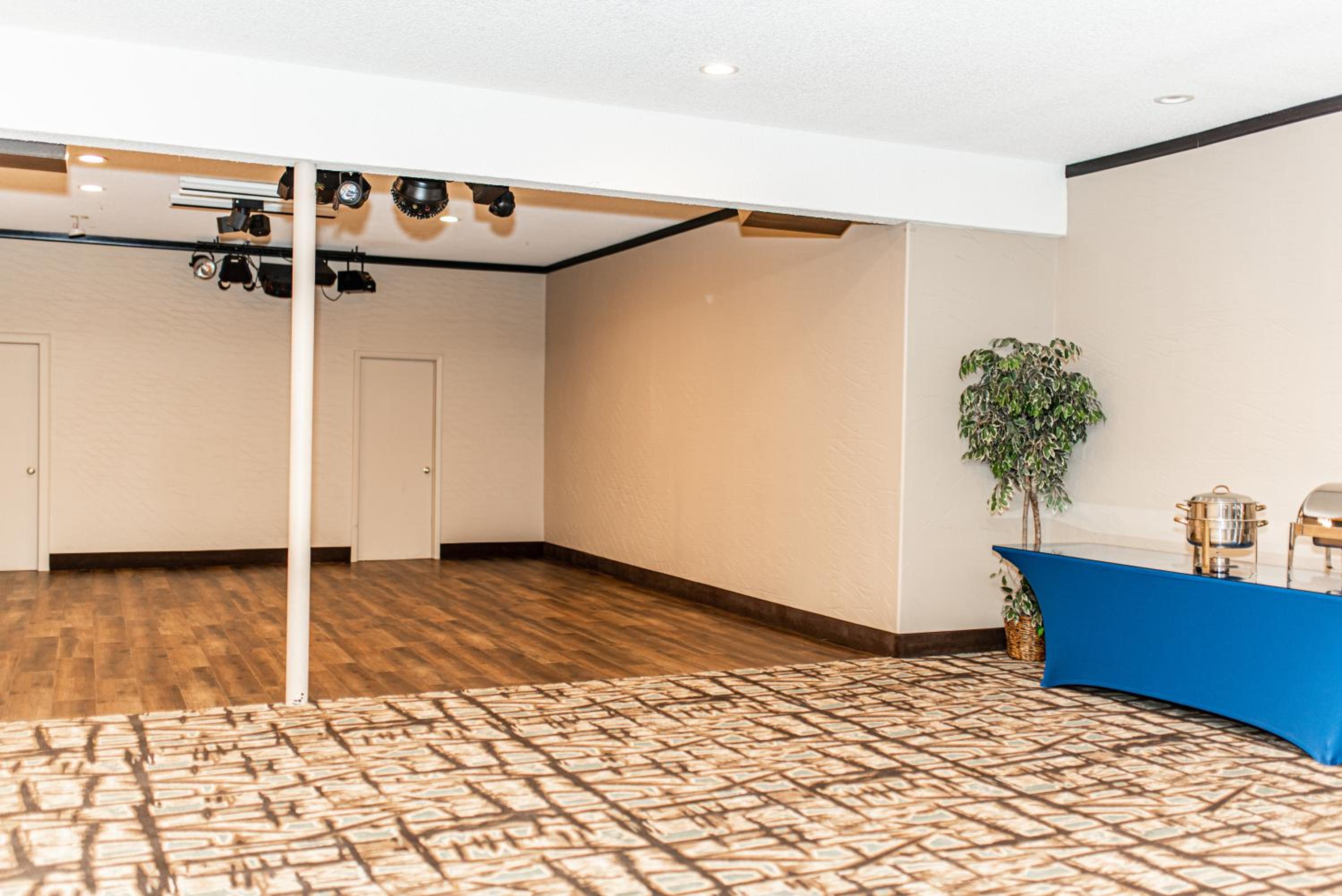 Gateway Inn and Suites