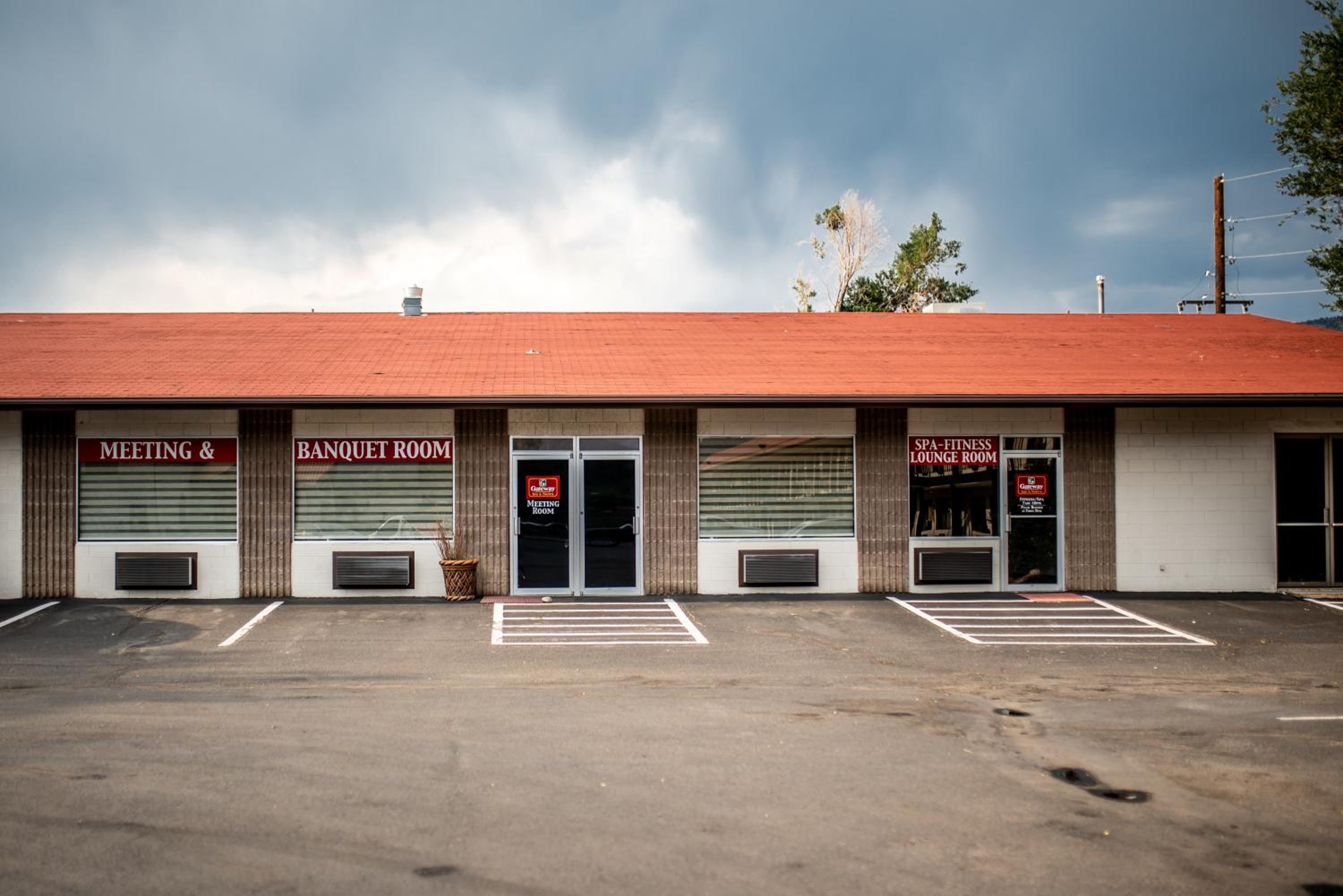 Gateway Inn and Suites