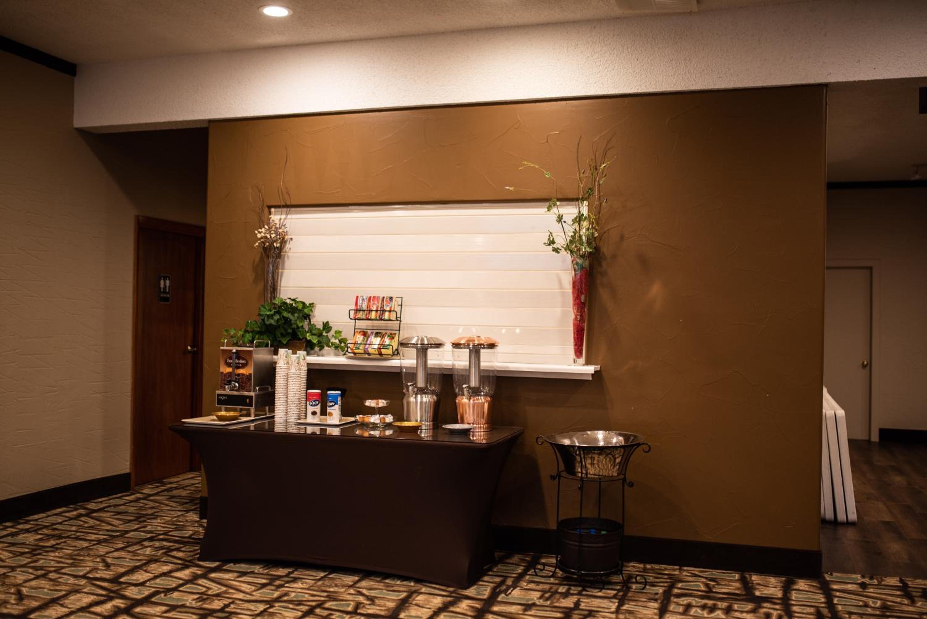 Gateway Inn and Suites