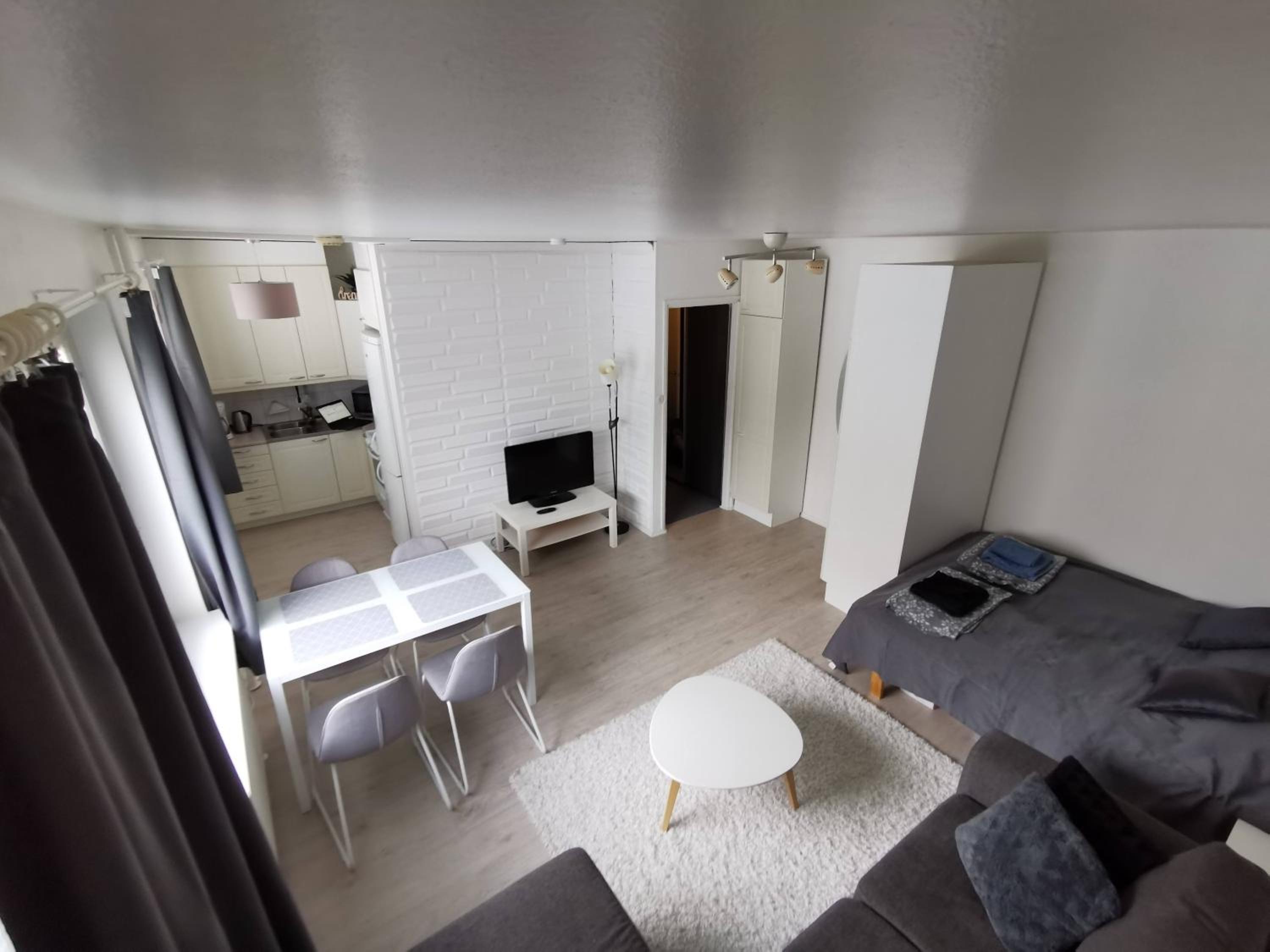 Photo 10