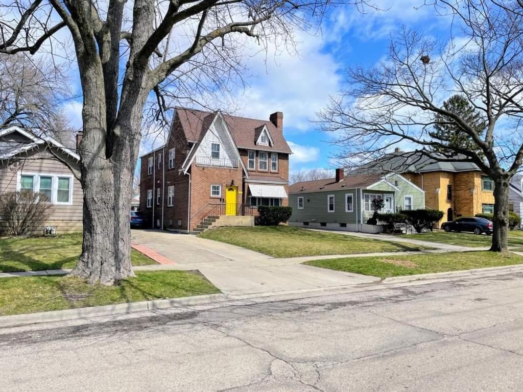 Waukegan Vacations - 2 BR Apt near Great Lakes Naval Base and 6 Flags - Property Image 12