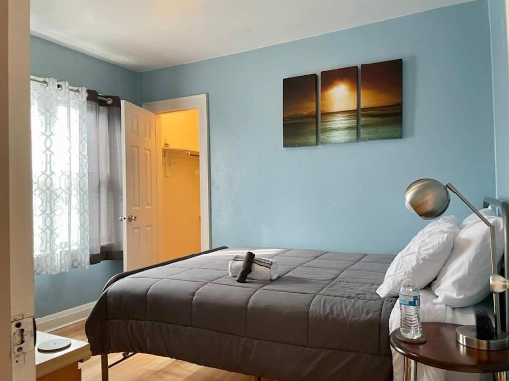 Waukegan Vacations - 2 BR Apt near Great Lakes Naval Base and 6 Flags - Property Image 8