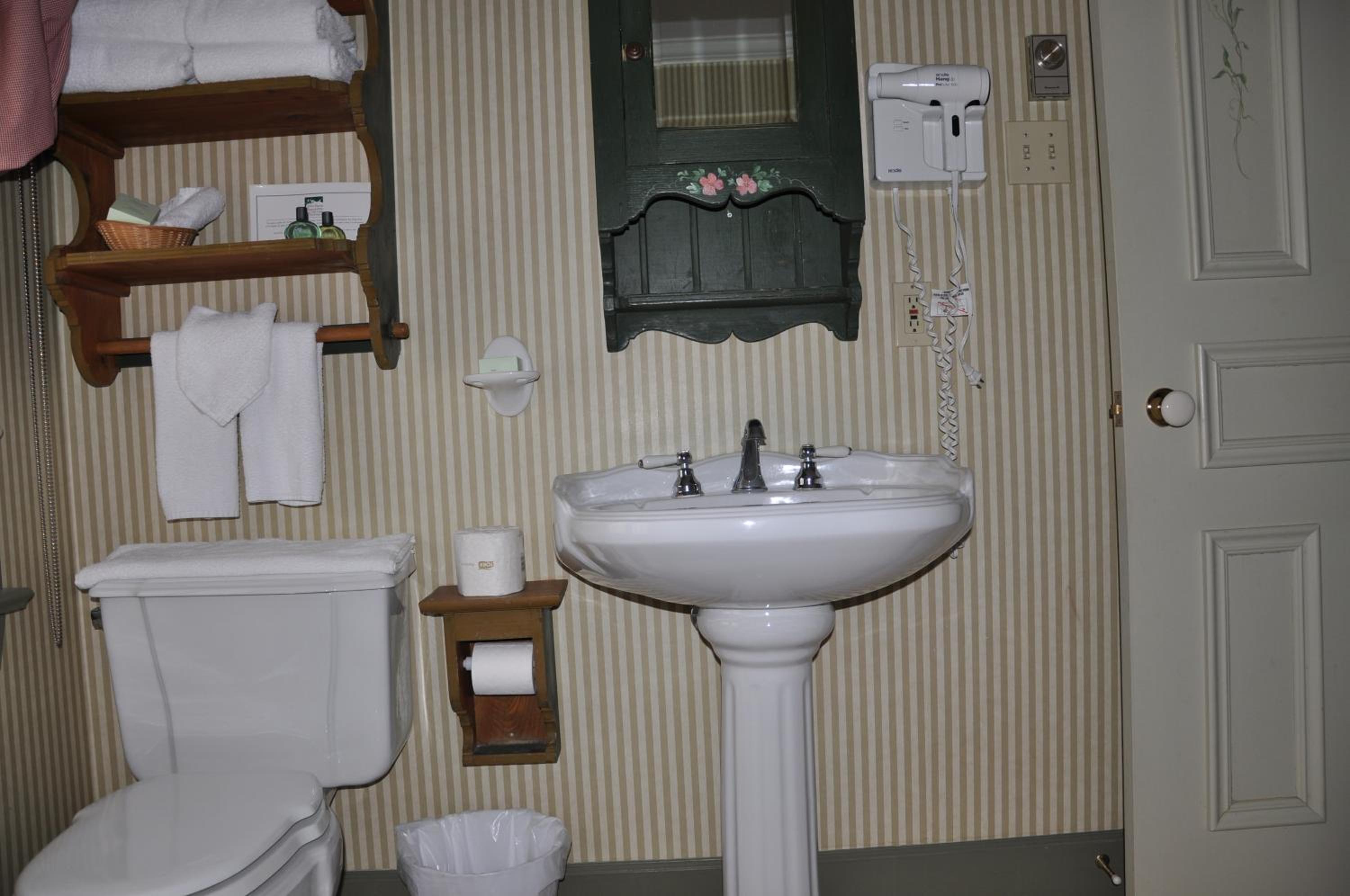 Auberge Lakeview Inn