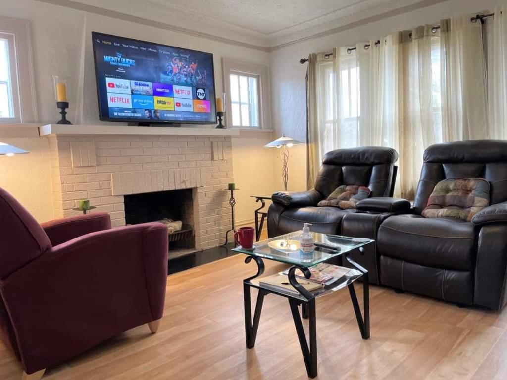 Waukegan Vacations - 2 BR Apt near Great Lakes Naval Base and 6 Flags - Property Image 21
