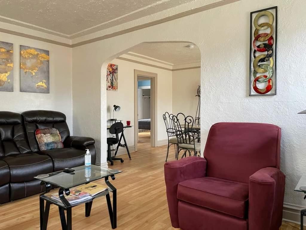 Waukegan Vacations - 2 BR Apt near Great Lakes Naval Base and 6 Flags - Property Image 22