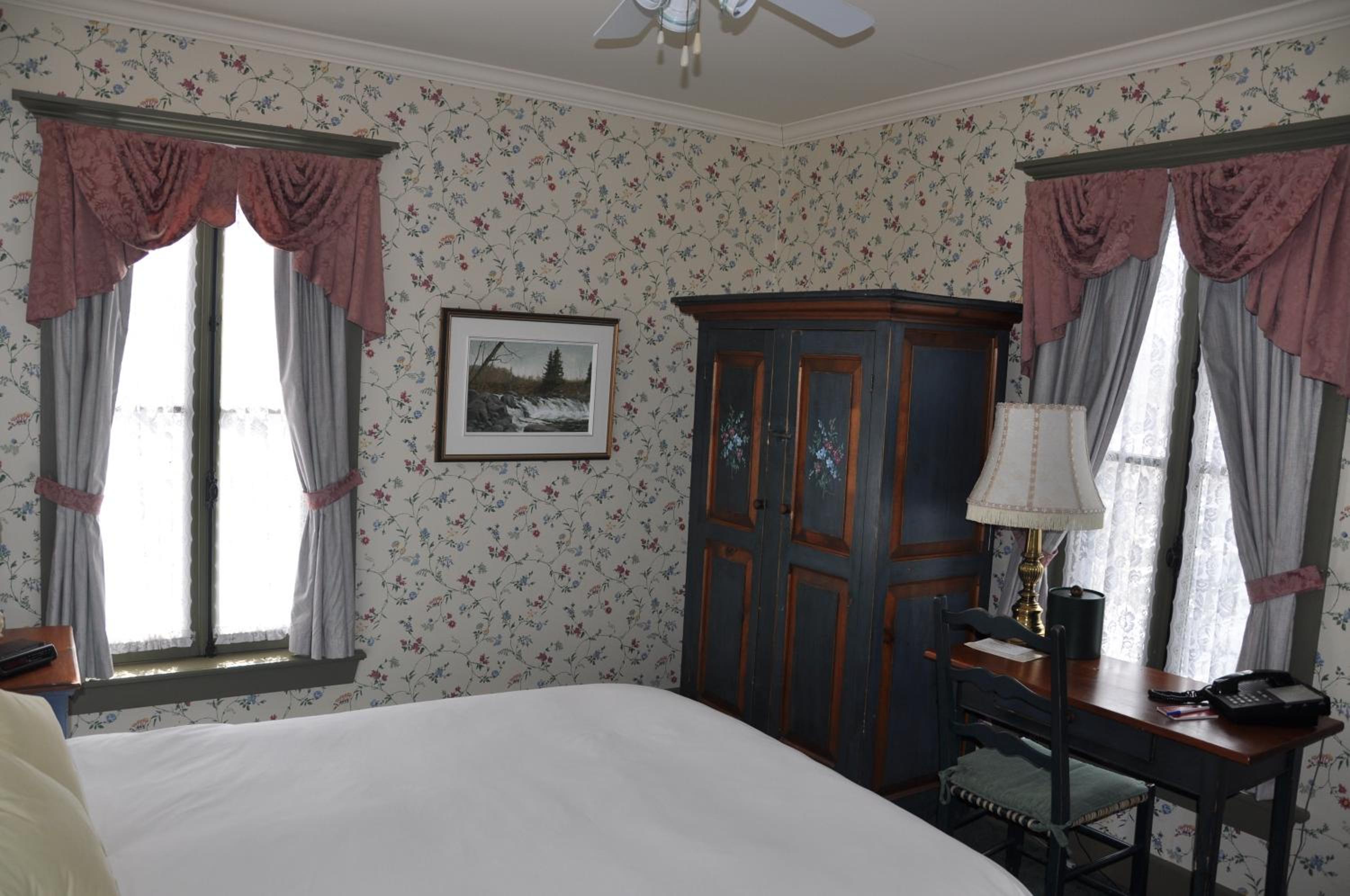 Auberge Lakeview Inn