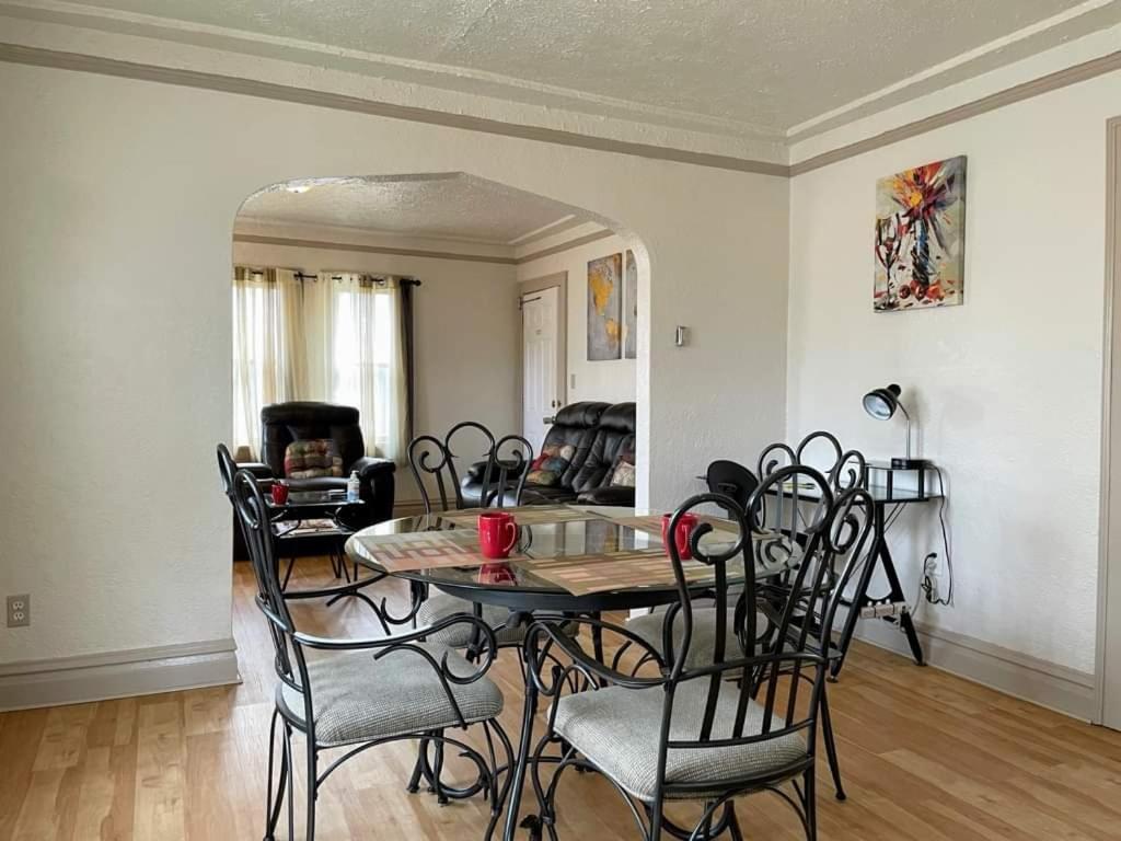 Waukegan Vacations - 2 BR Apt near Great Lakes Naval Base and 6 Flags - Property Image 28