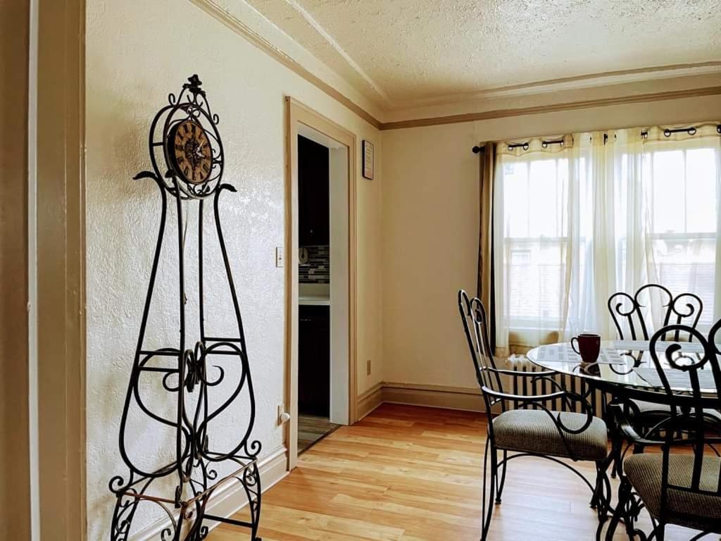 Waukegan Vacations - 2 BR Apt near Great Lakes Naval Base and 6 Flags - Property Image 18