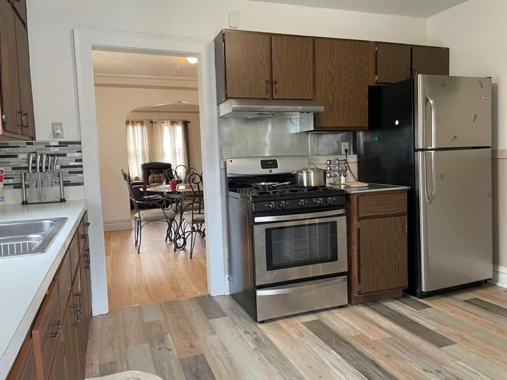 Waukegan Vacations - 2 BR Apt near Great Lakes Naval Base and 6 Flags - Property Image 32
