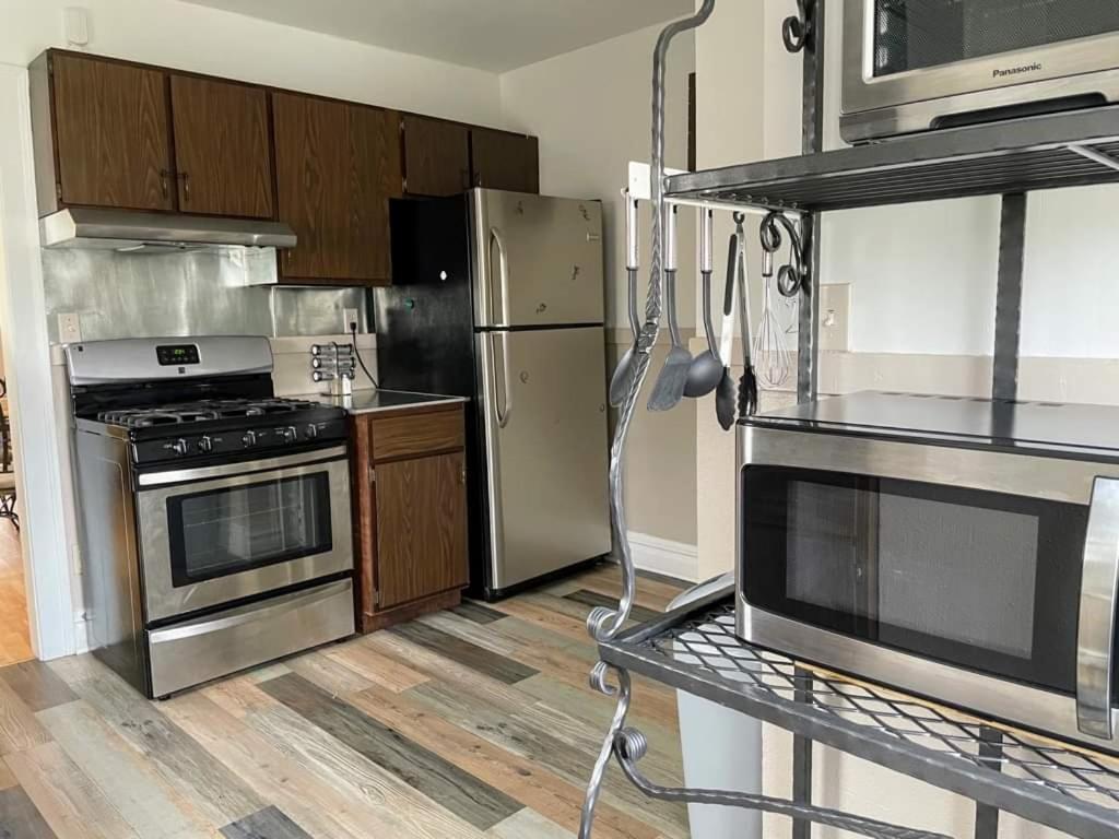 Waukegan Vacations - 2 BR Apt near Great Lakes Naval Base and 6 Flags - Property Image 30