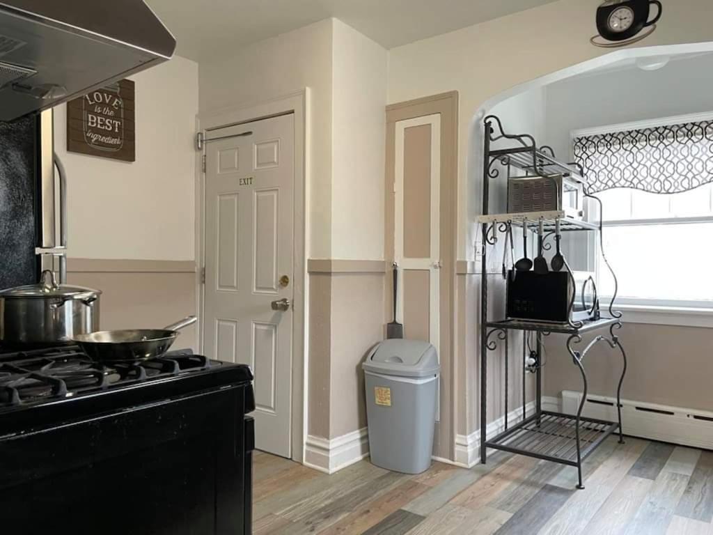 Waukegan Vacations - 2 BR Apt near Great Lakes Naval Base and 6 Flags - Property Image 31