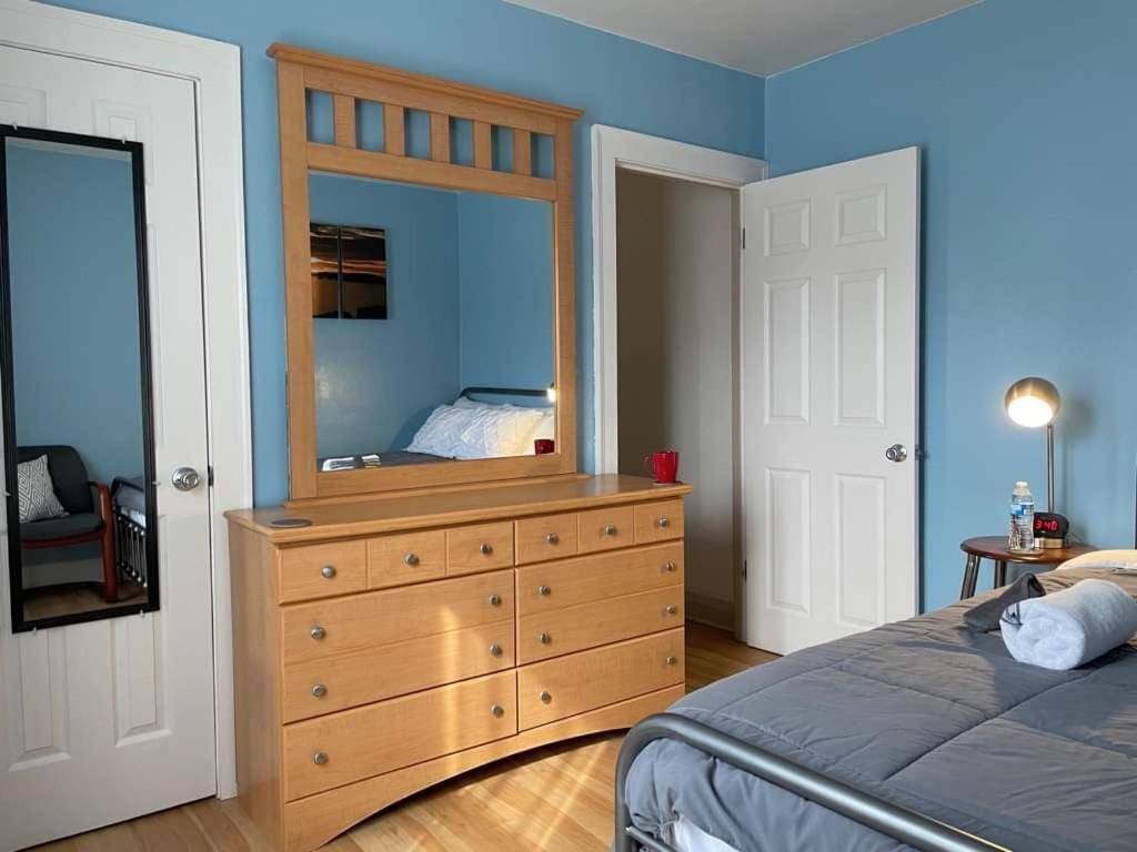 Waukegan Vacations - 2 BR Apt near Great Lakes Naval Base and 6 Flags - Property Image 2