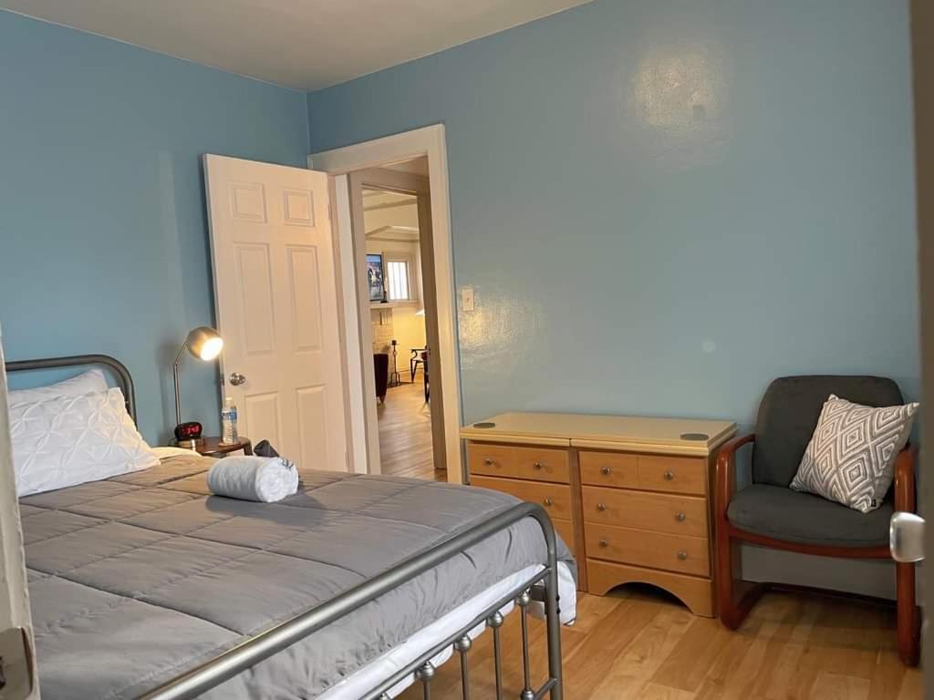 Waukegan Vacations - 2 BR Apt near Great Lakes Naval Base and 6 Flags - Property Image 9