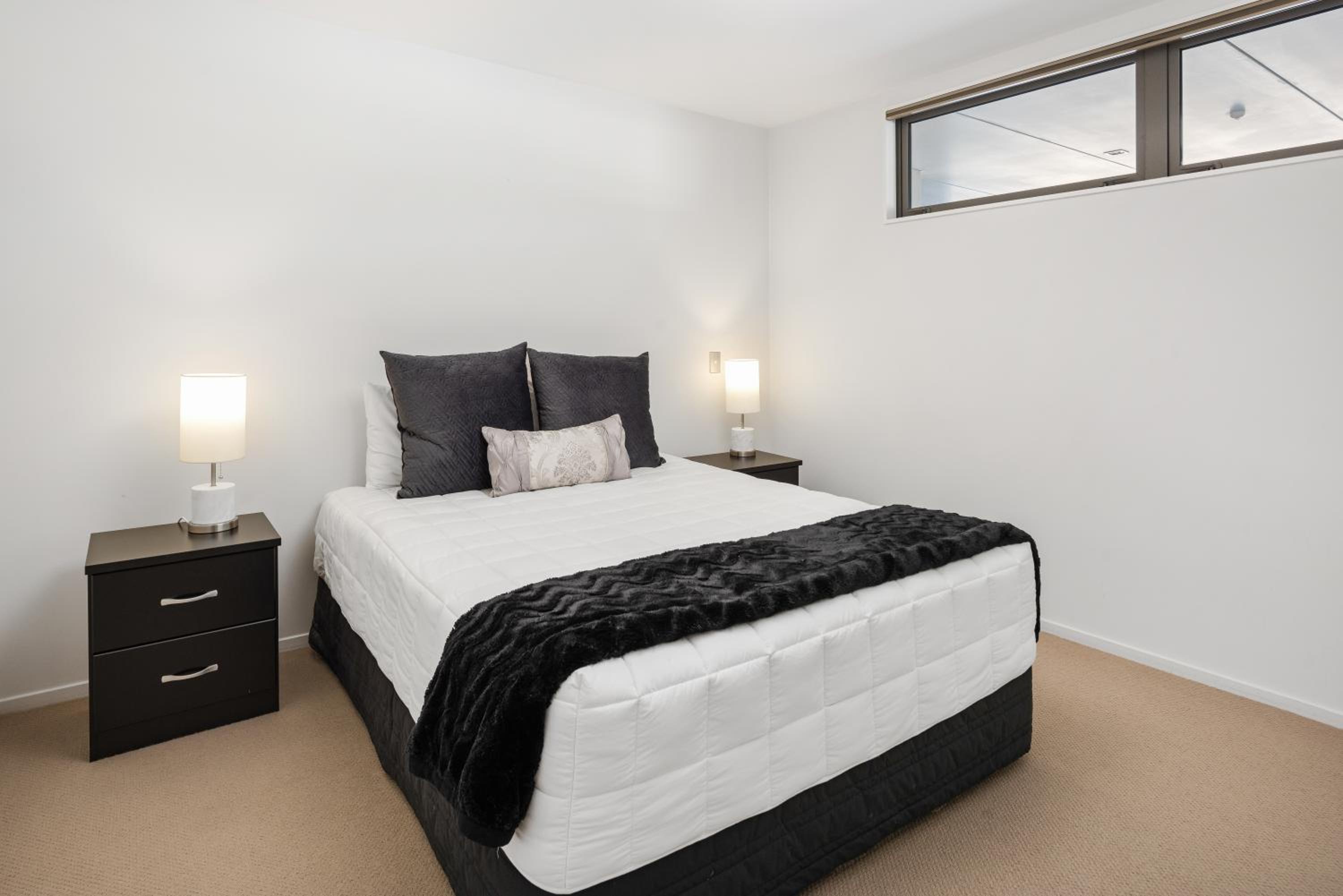 Luxury Waterfront Apartment - Quay view 3