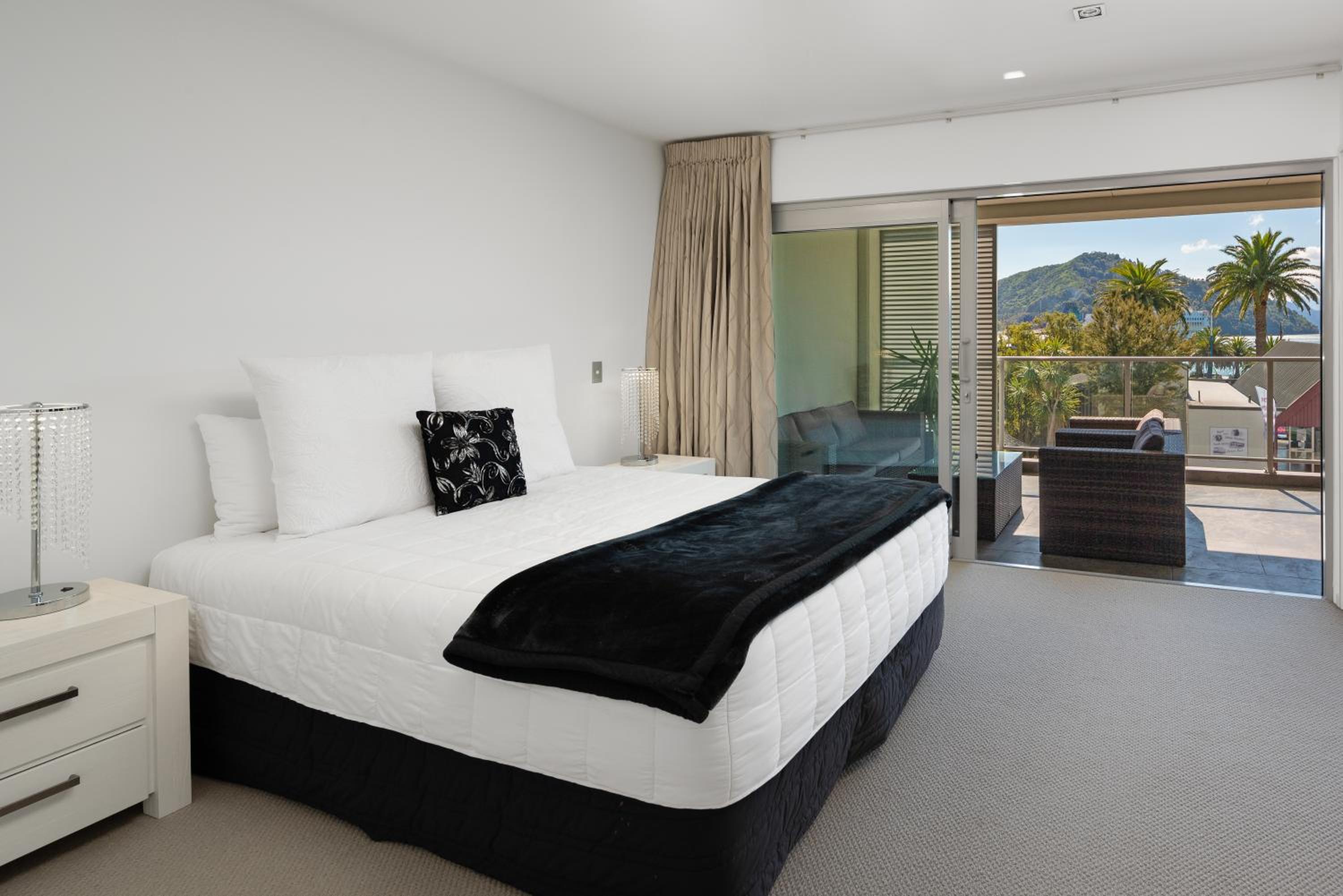 Luxury Waterfront Apartment - Quay view 2
