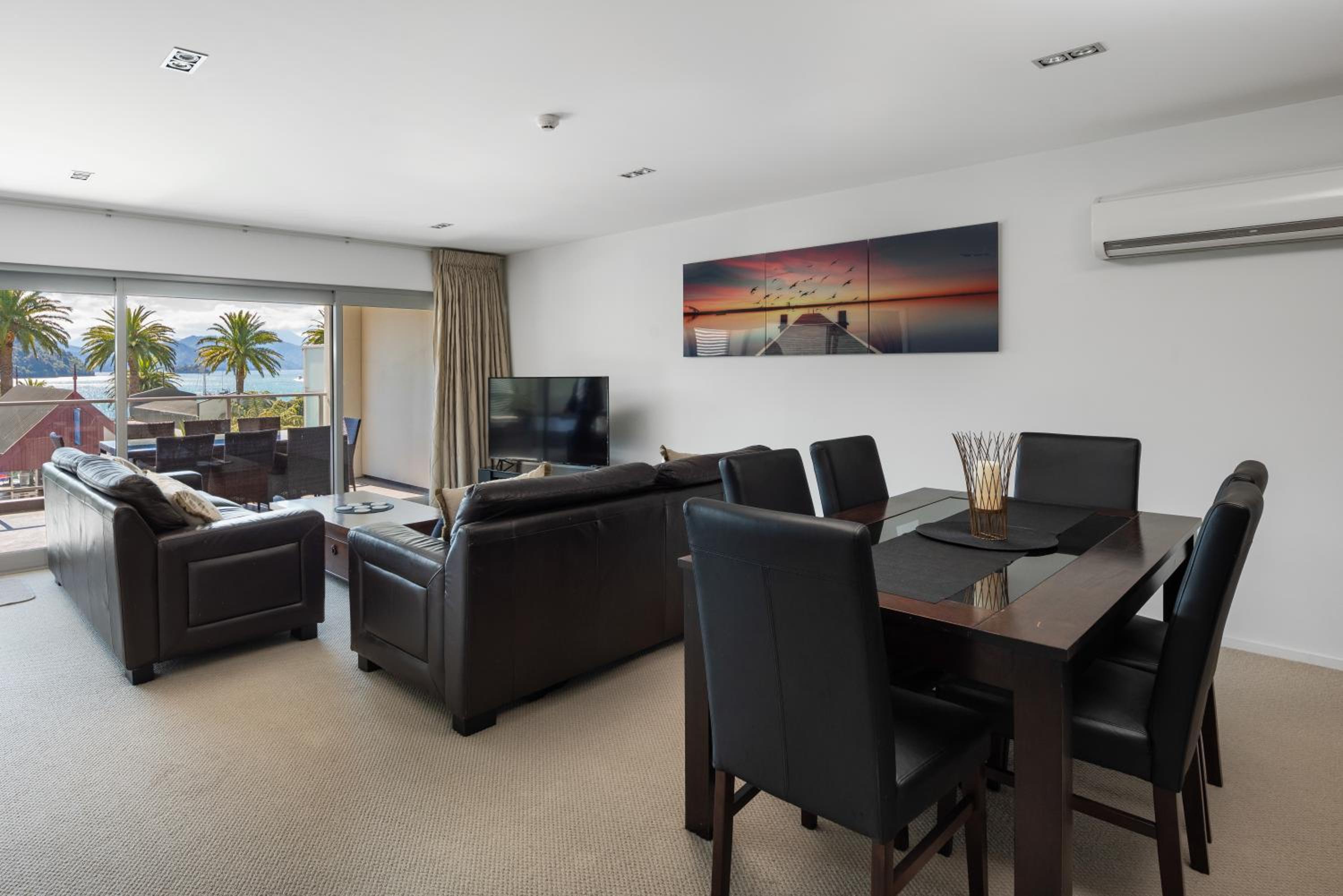 Luxury Waterfront Apartment - Quay view 4