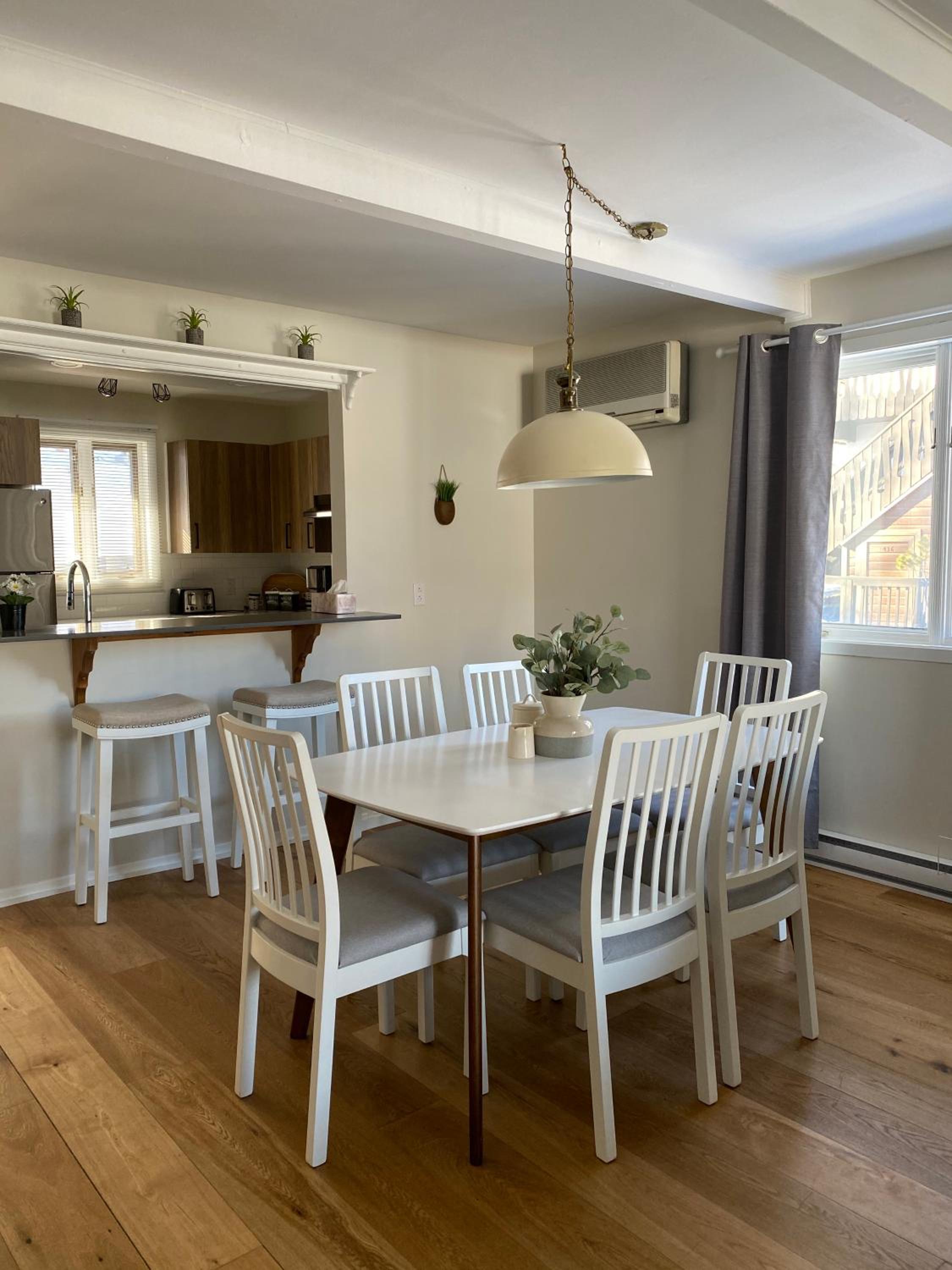 Mountain view fully renovated 6-8 people condo
