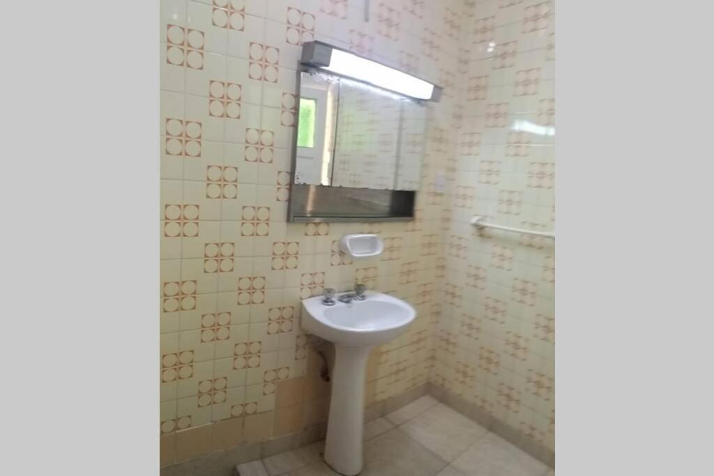 Casa amplia y céntrica para 2-6 personas. Cochera.