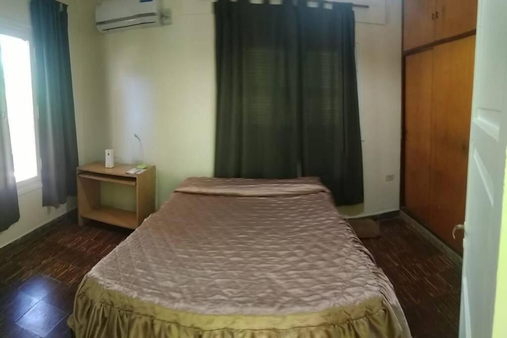 Casa amplia y céntrica para 2-6 personas. Cochera.